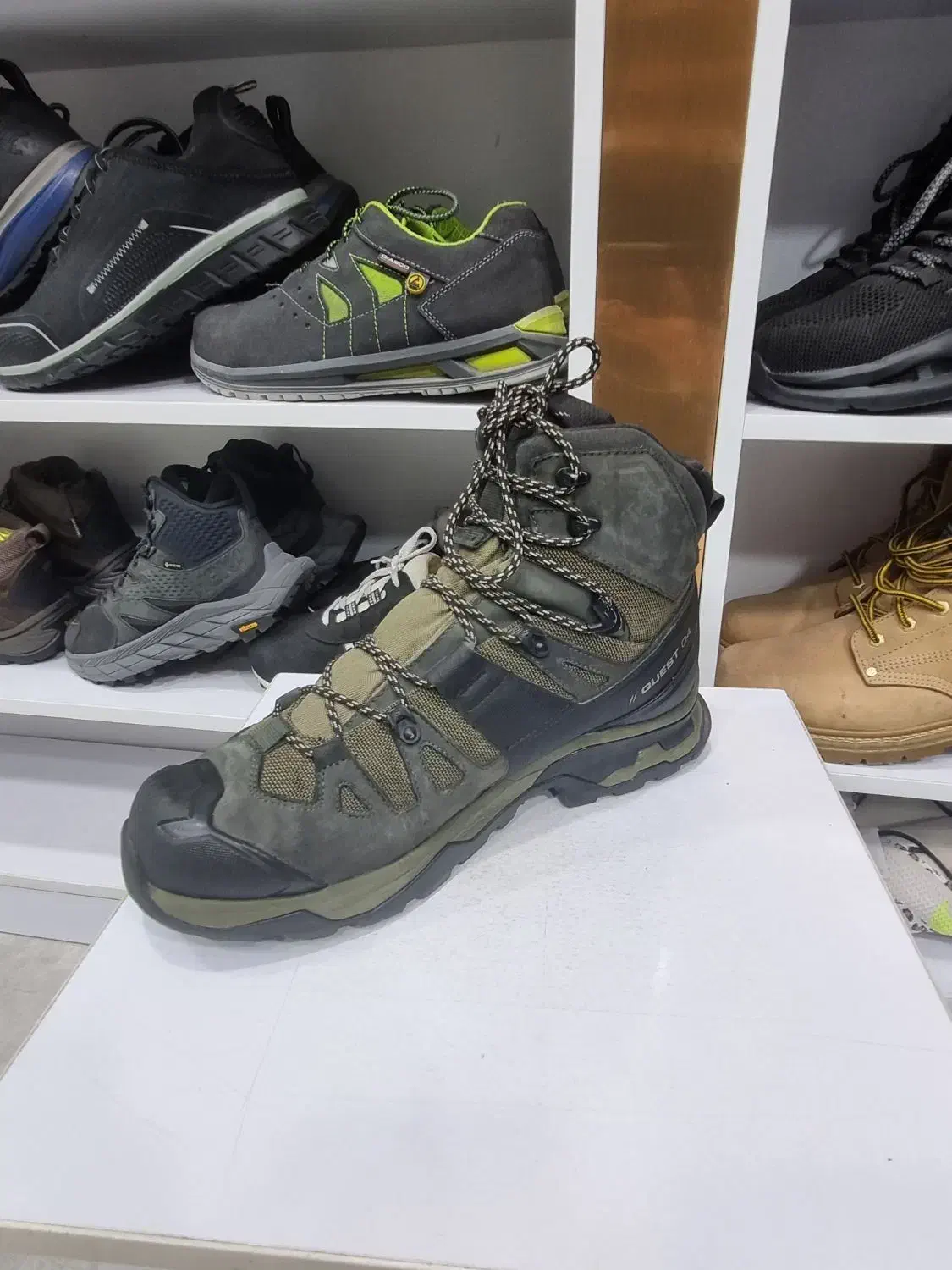 کوهنوردی سالامون QUEST 4D سایز ۴۵ اورجینال|کیف، کفش، کمربند|تهران, تجریش|دیوار