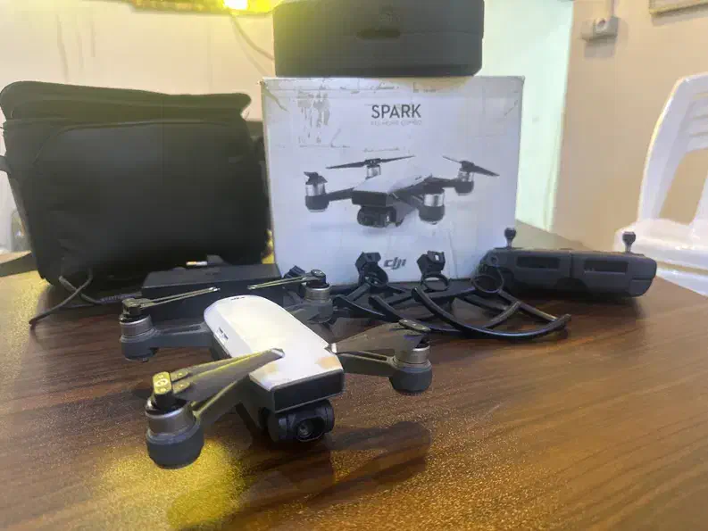 هلیشات DJI Spark پک کمبو (Fly More Combo) - تمیز|دوربین عکاسی و فیلمبرداری|بندرعباس, |دیوار