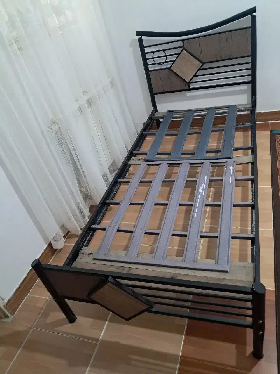 تخت یک نفره فلزی|تخت و سرویس خواب|مشکین‌دشت, |دیوار