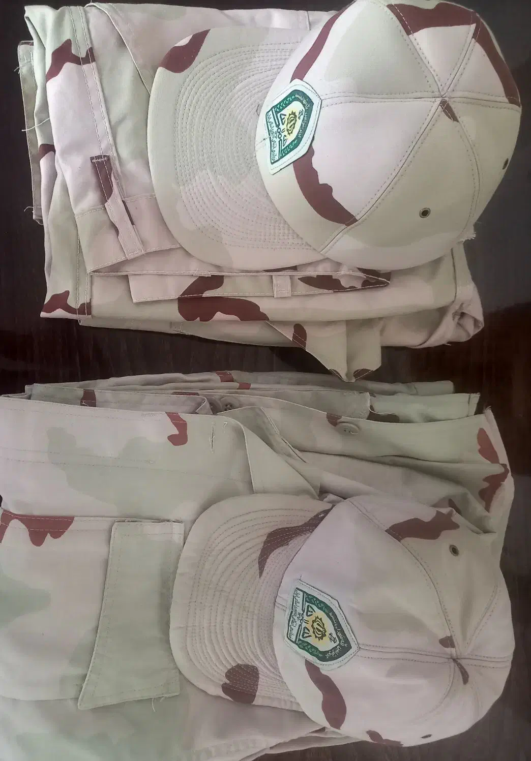 لباس نظامی مرزبانی|لباس|خوی, |دیوار