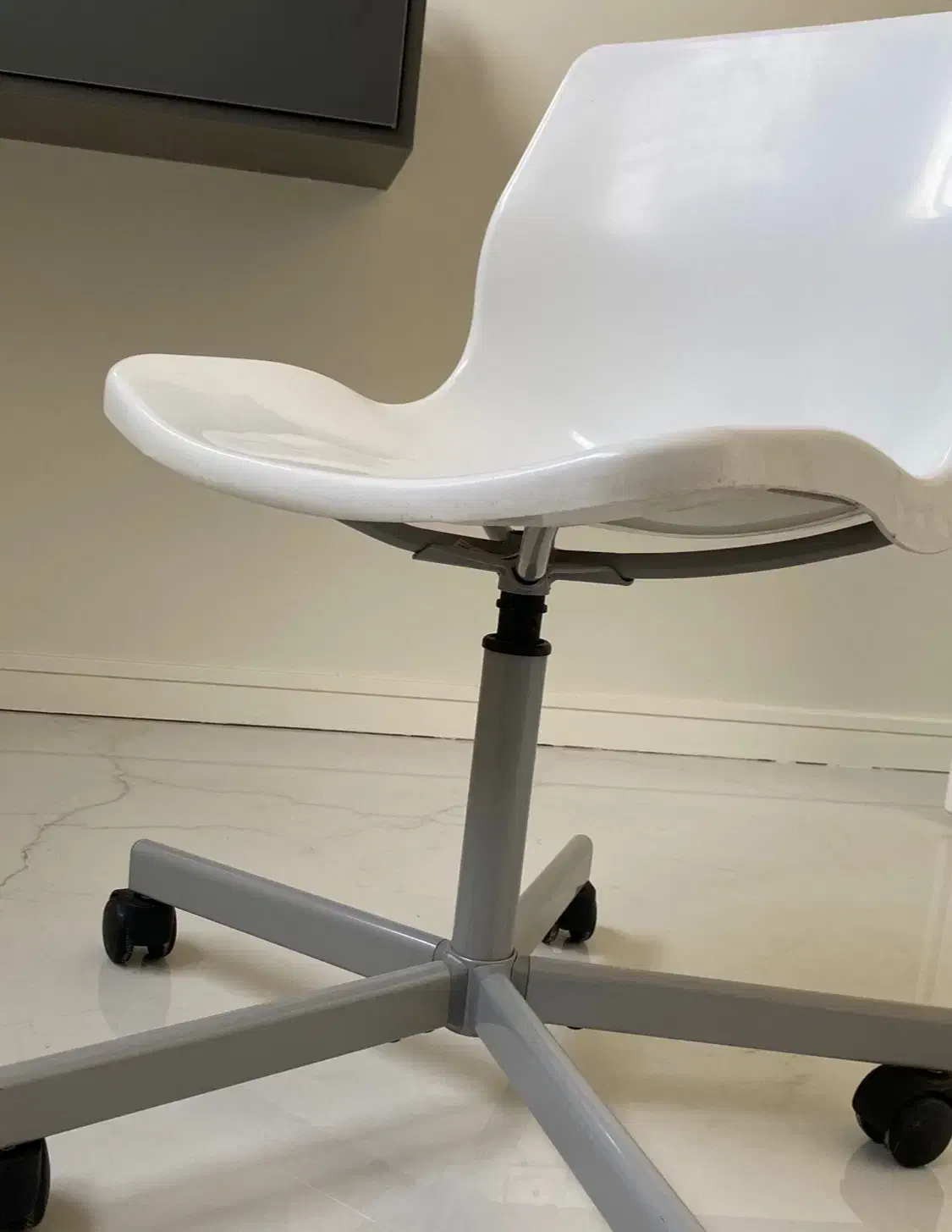 صندلی|صندلی و نیمکت|اصفهان, خواجو|دیوار