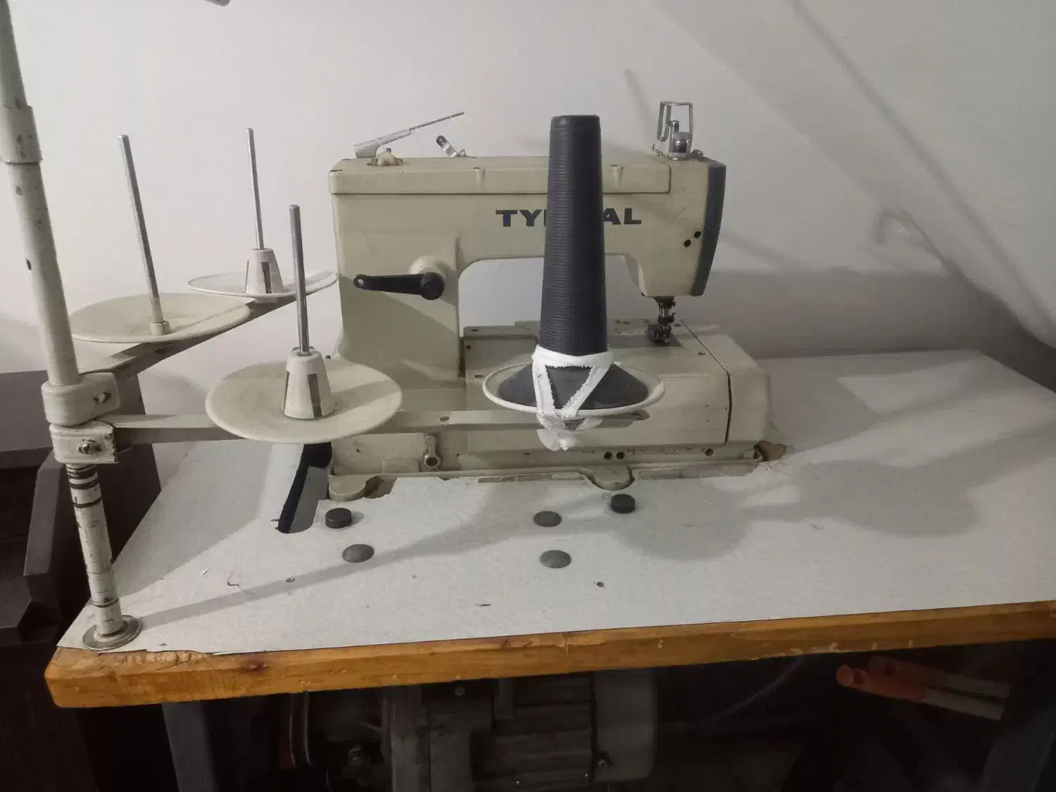 چرخ و نیمکت خیاطی|چرخ خیاطی و ریسندگی|اراک, |دیوار