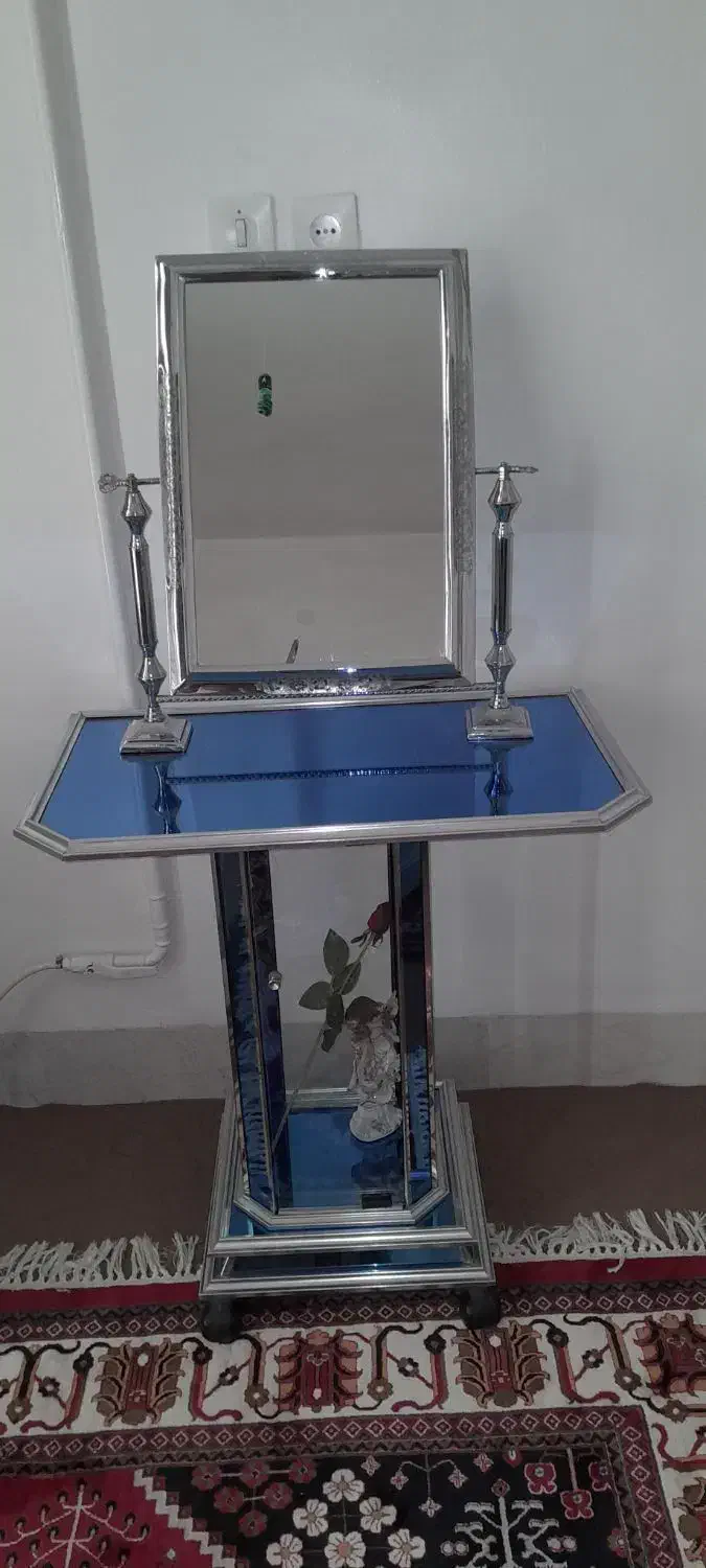 اینه|آینه|نجف‌آباد, قدس|دیوار