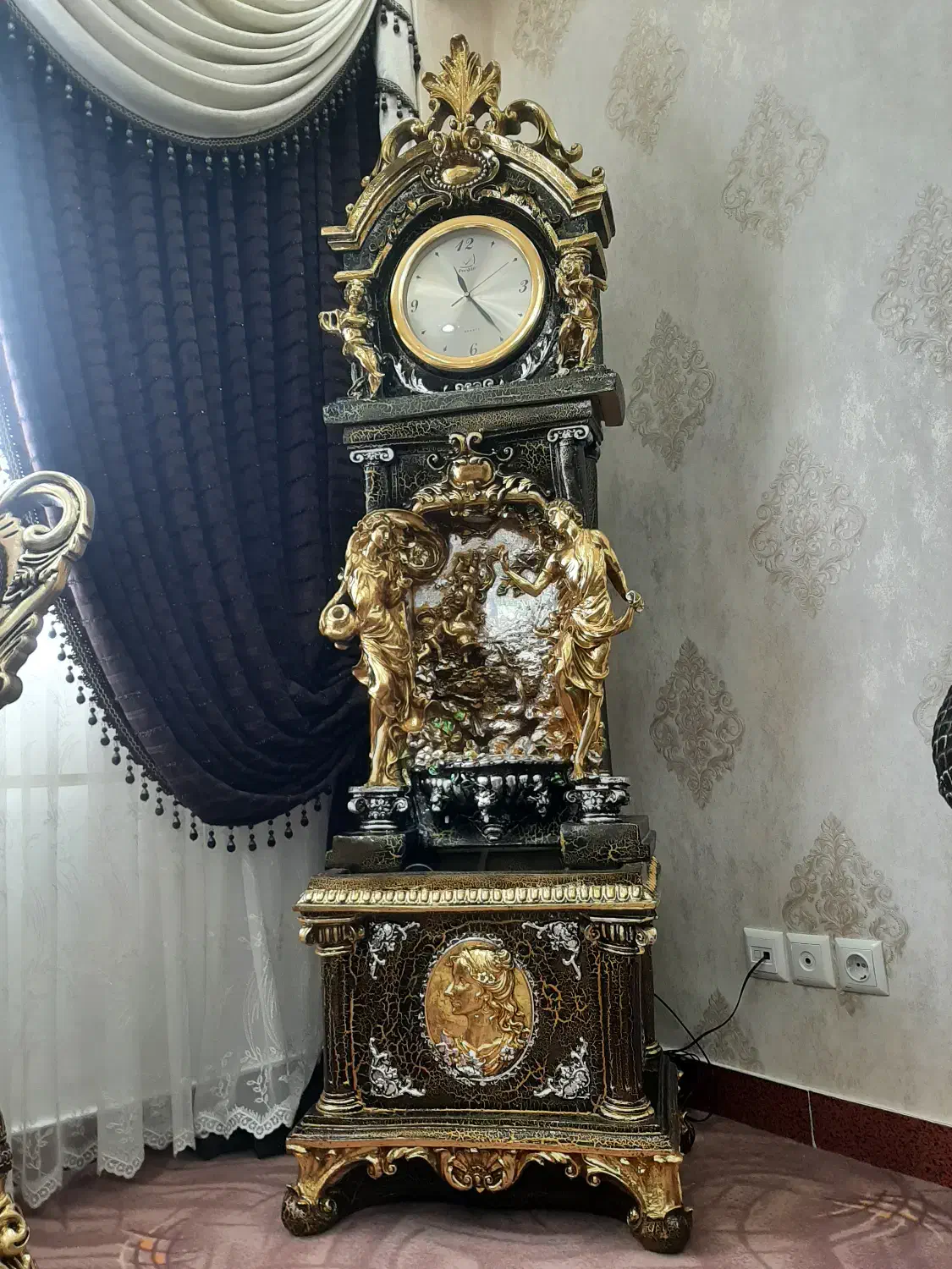 فروش ساعت و گلدان پلی استر در حد نو|ساعت دیواری و تزئینی|اردبیل, |دیوار