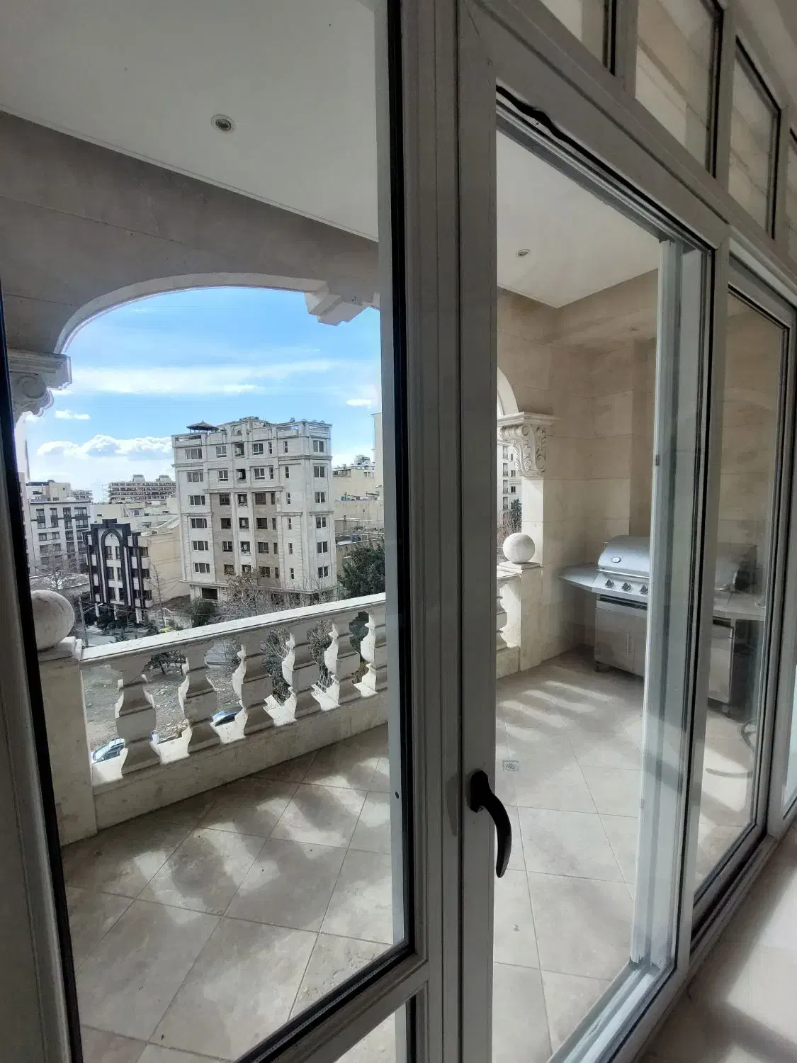 ۴۰۰متر فرمانیه*فول امکانات*کلید نخورده*فایل شخصی