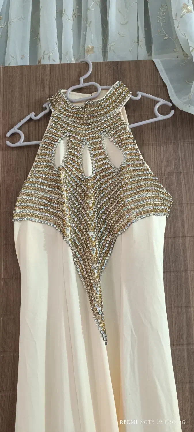 لباس مجلسی|لباس|ورامین, ورامین|دیوار