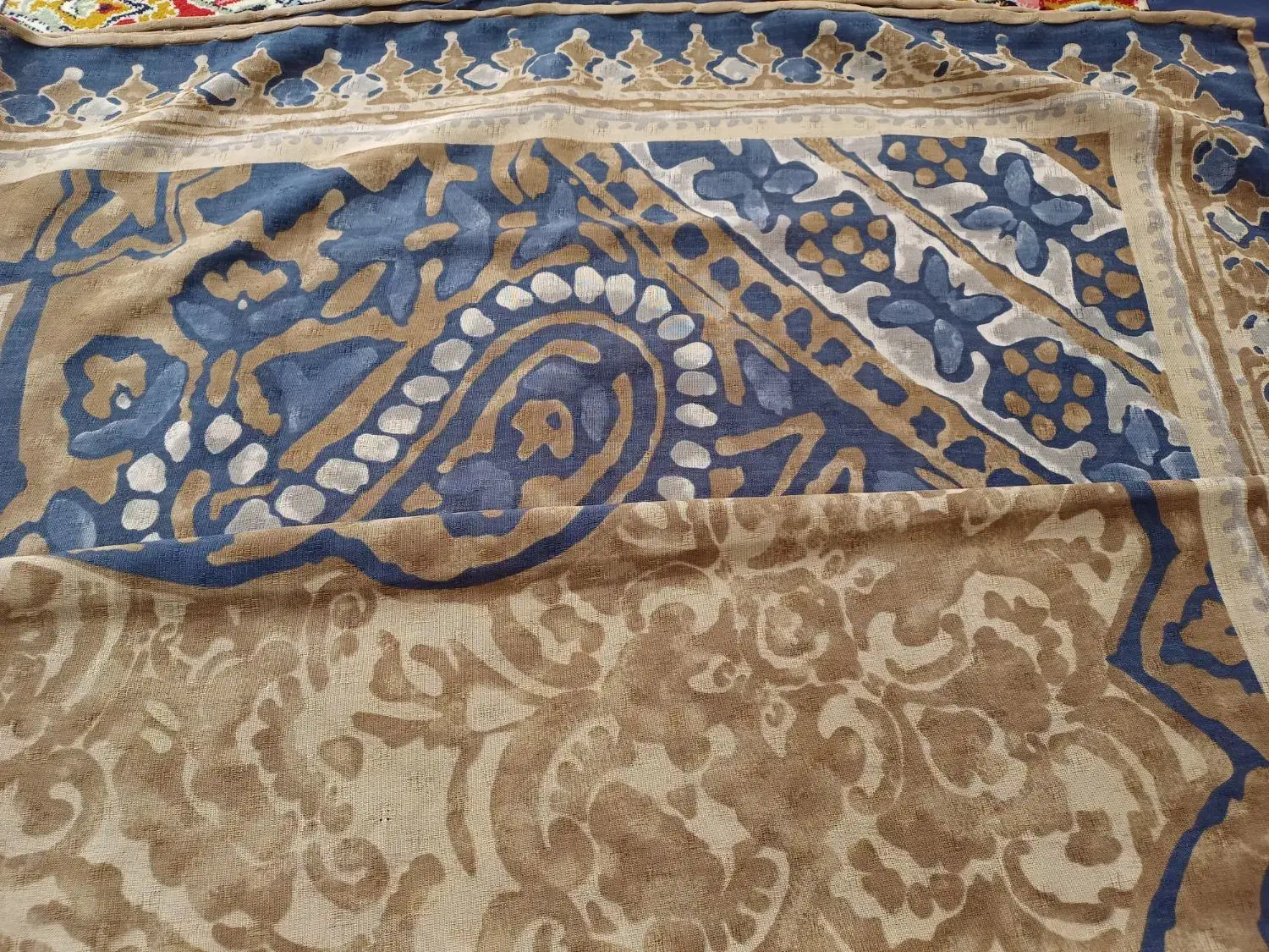 روسری دور دست دوز|لباس|کرمانشاه, |دیوار