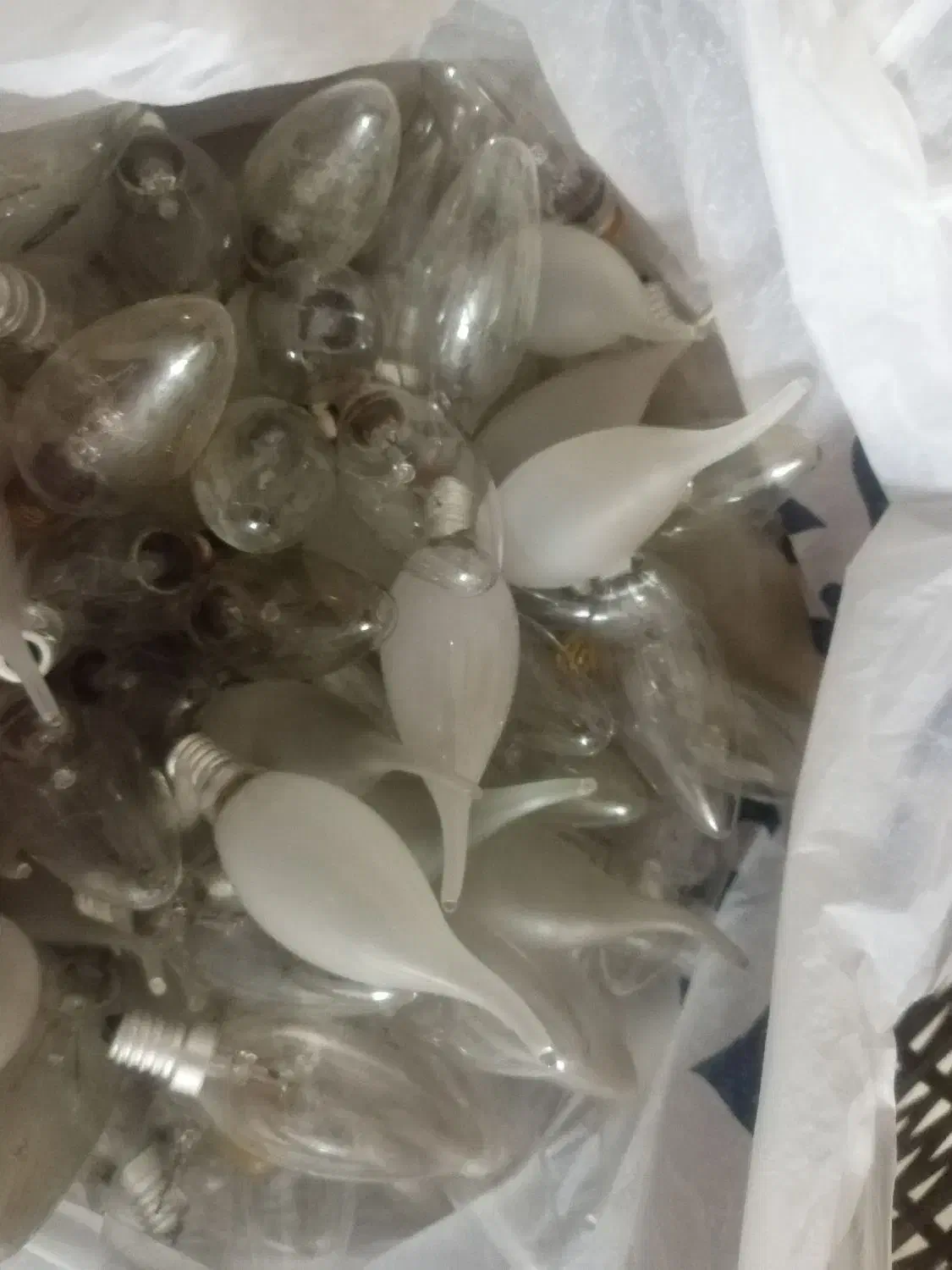 لوستر رو فروختم لامپ هاش مونده دونه ای 3 تومن|لوستر و چراغ آویز|مشهد, ایثارگران|دیوار