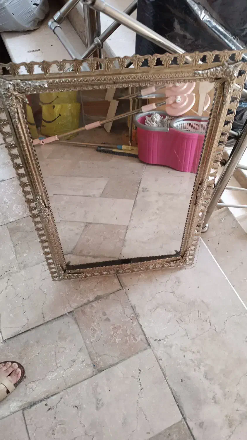 آینه برنجی|آینه|تهران, اتابک|دیوار