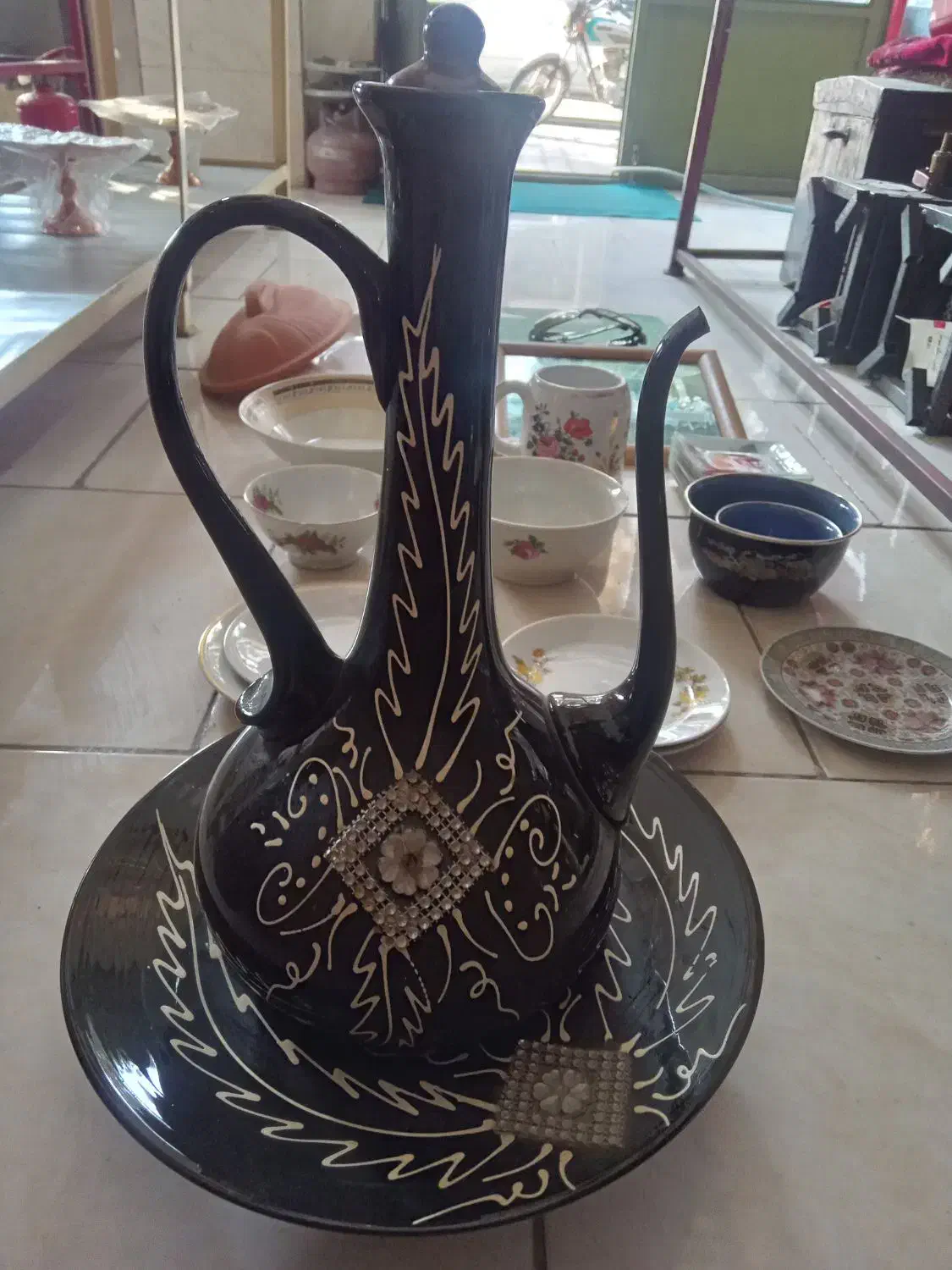 ظروف چینی و شیشه ای بیشترش قدیمی|ظروف سرو و پذیرایی|گرگان, |دیوار