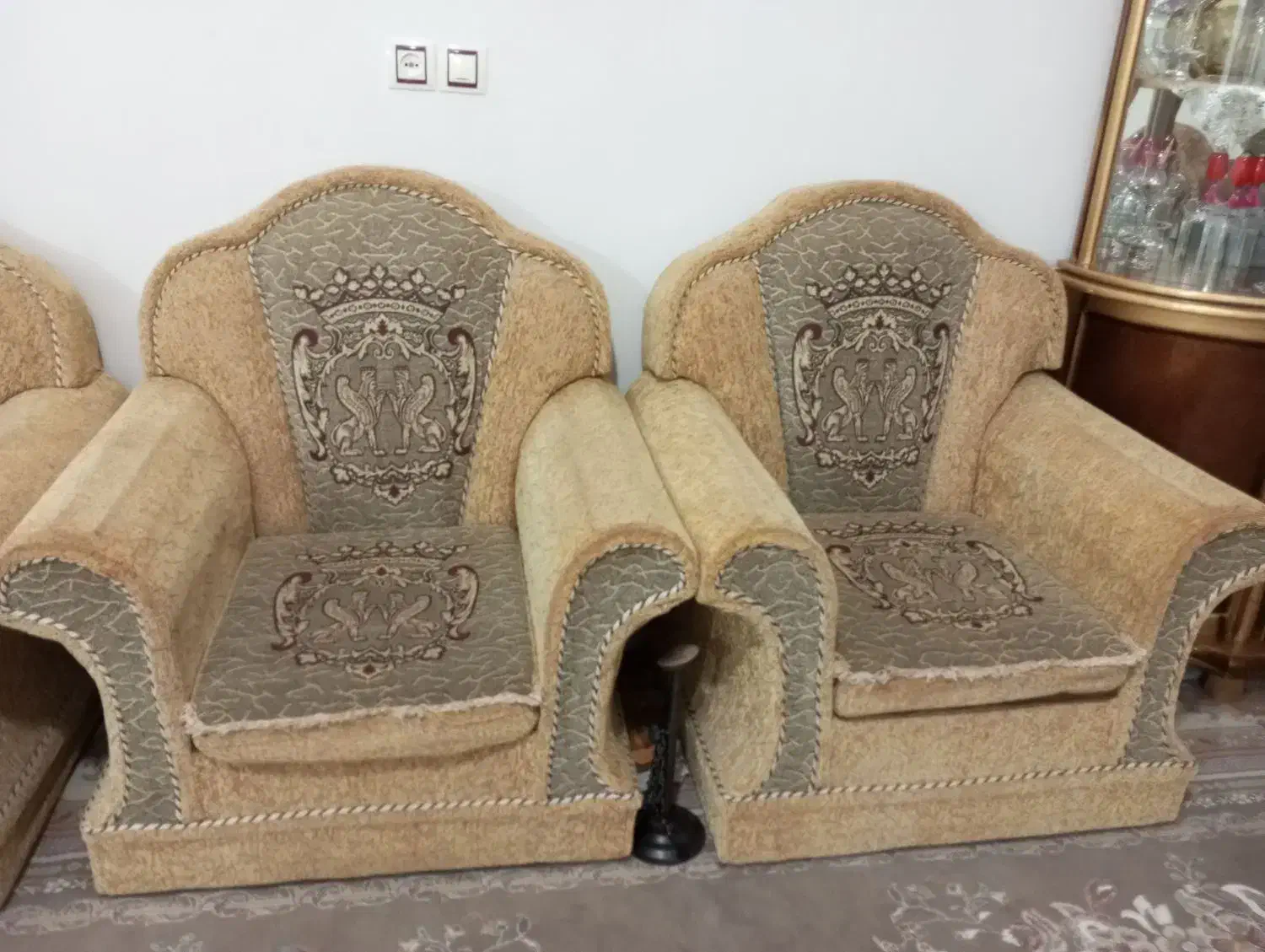 مبل راحتی جهارده نفره|مبلمان خانگی و میز عسلی|میانه, |دیوار