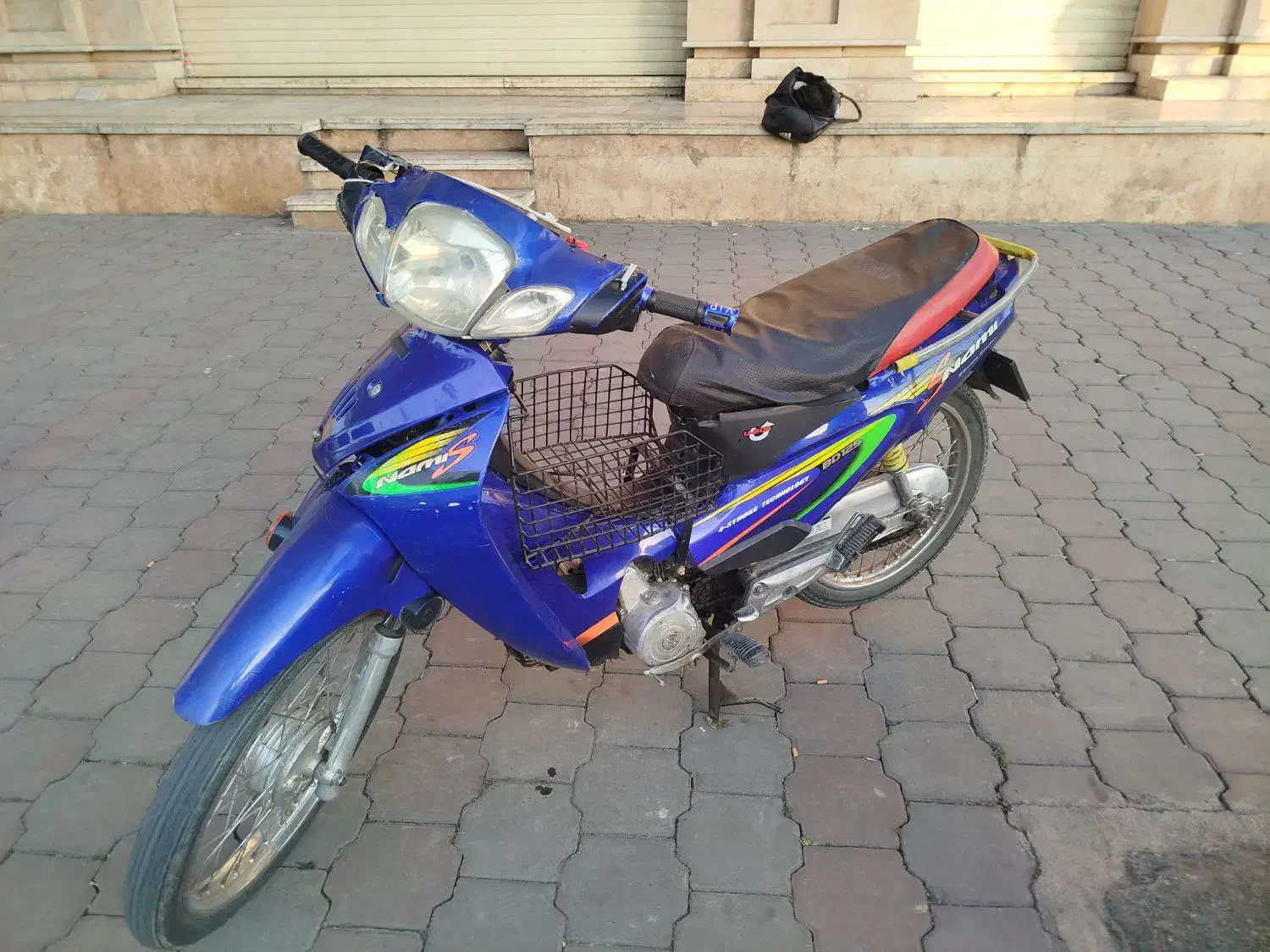 موتور طرح ویو مزایده یه خورده خط خش داره سالم|موتورسیکلت|گرگان, |دیوار