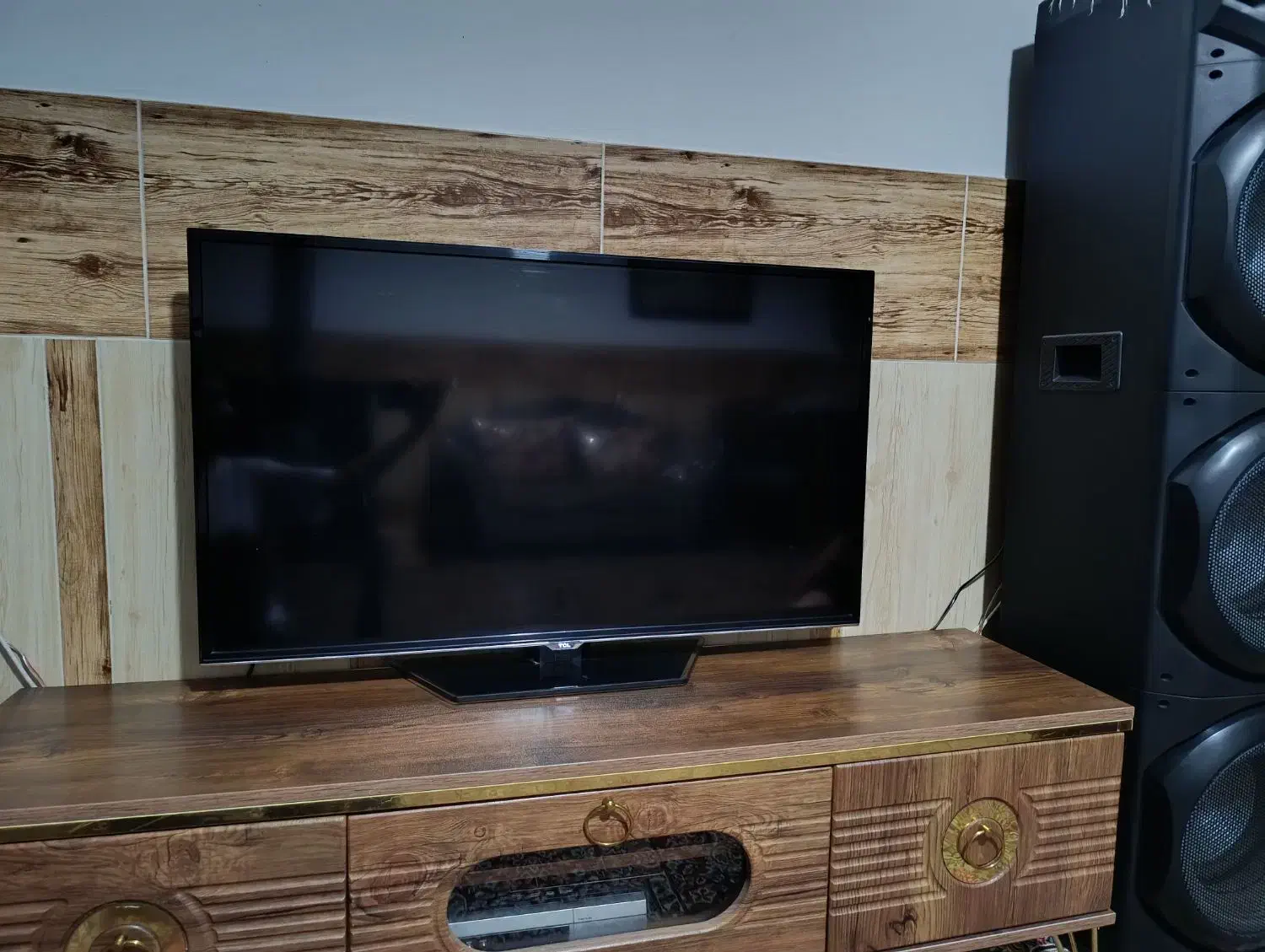 تلویزیون ال ای دی|تلویزیون و پروژکتور|سیرجان, |دیوار