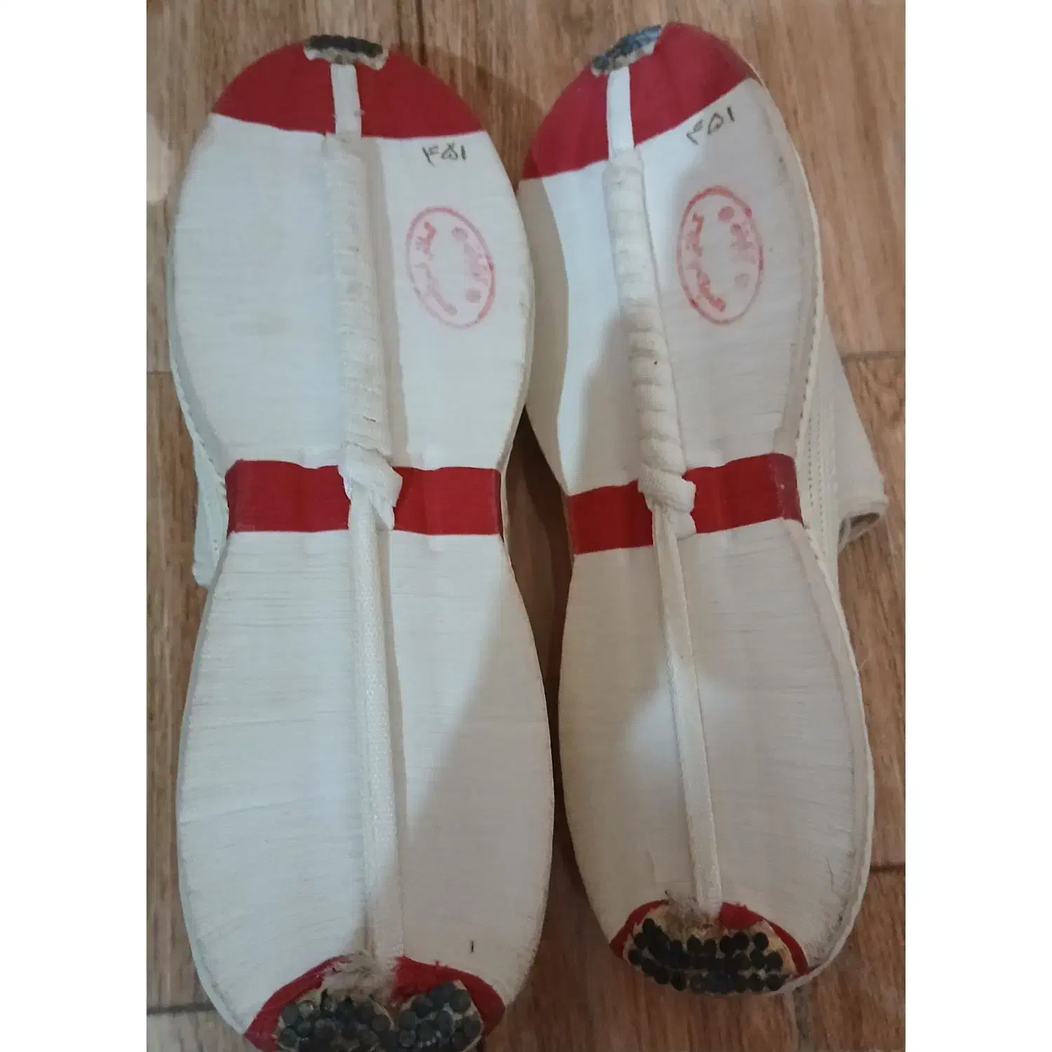 گیوه کلاش|کیف، کفش، کمربند|بومهن, |دیوار