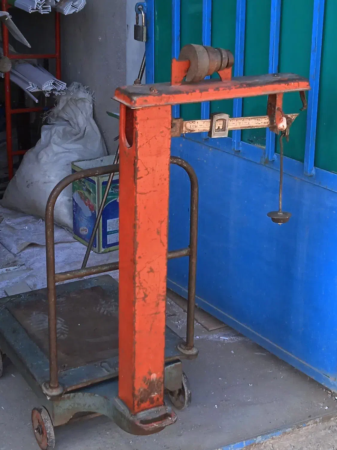 باسکول سنگی بینظیر قدیمی|کلکسیون اشیاء عتیقه|قائن, |دیوار