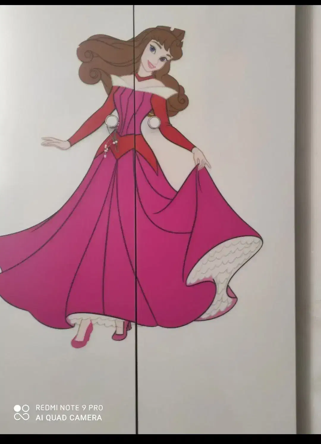 تخت و کمد|تخت و صندلی بچه|خمینیشهر, |دیوار