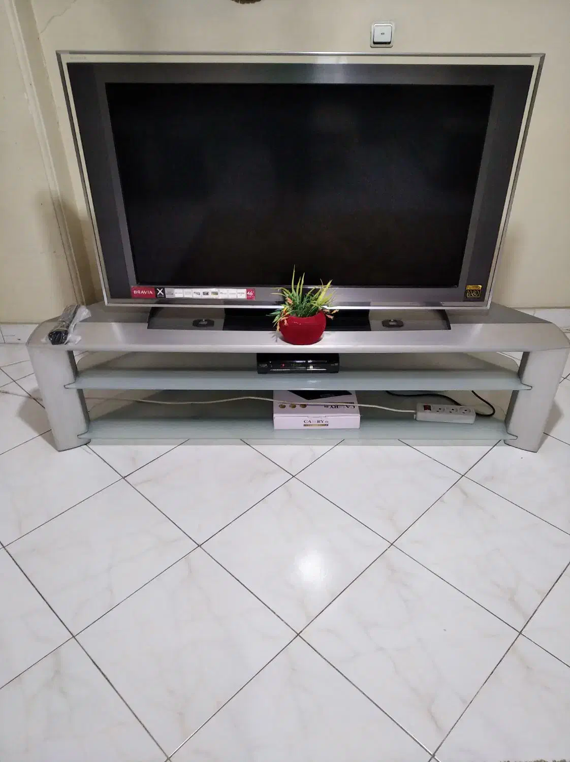 میز تلویزون جا دار زیبا نقره ای سالم وشیک|میز تلویزیون|تهران, صادقیه|دیوار