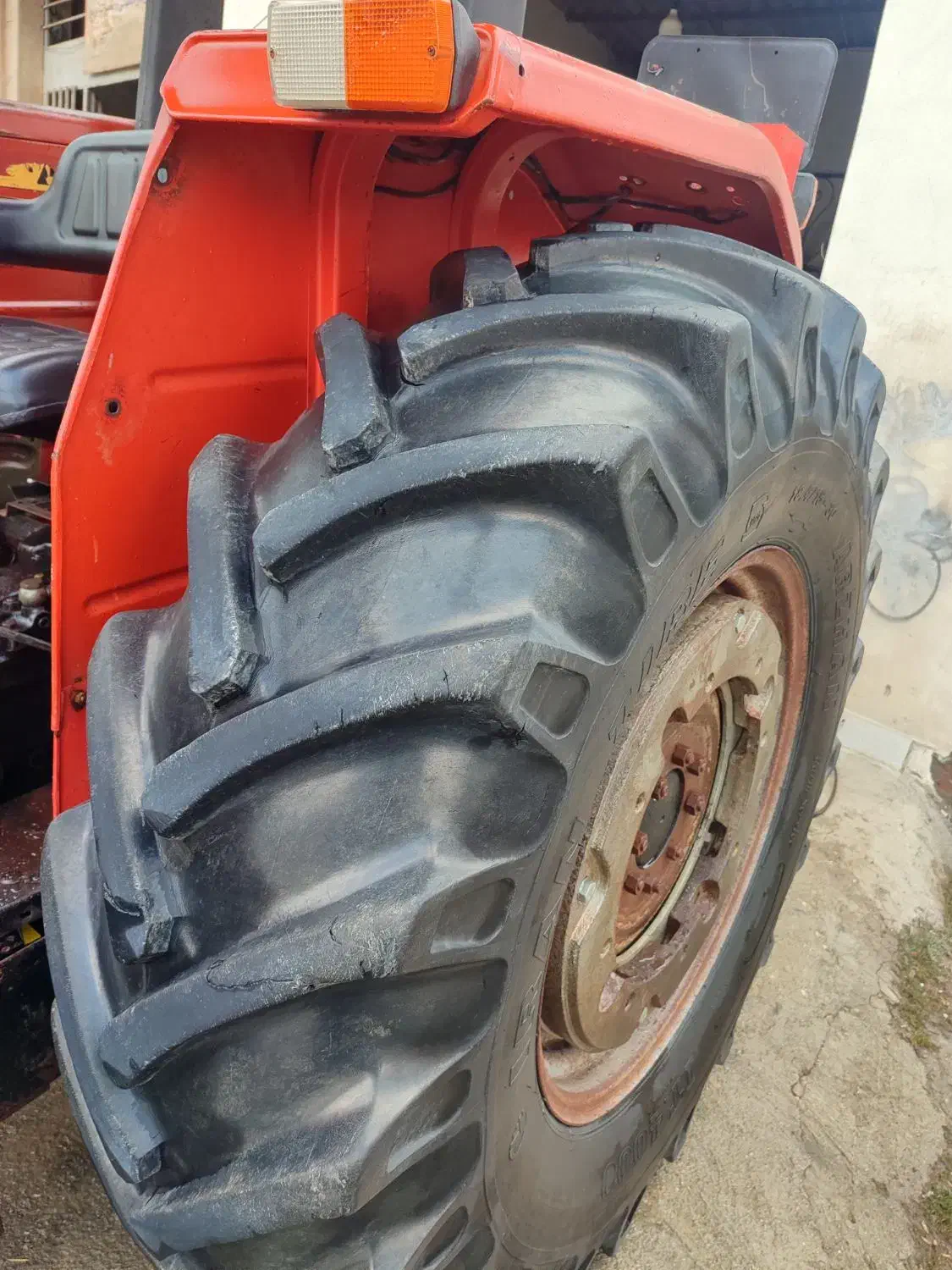 تراکتور مدل ۸۴ به همراه گاو آهن|خودرو سنگین|کردکوی, |دیوار