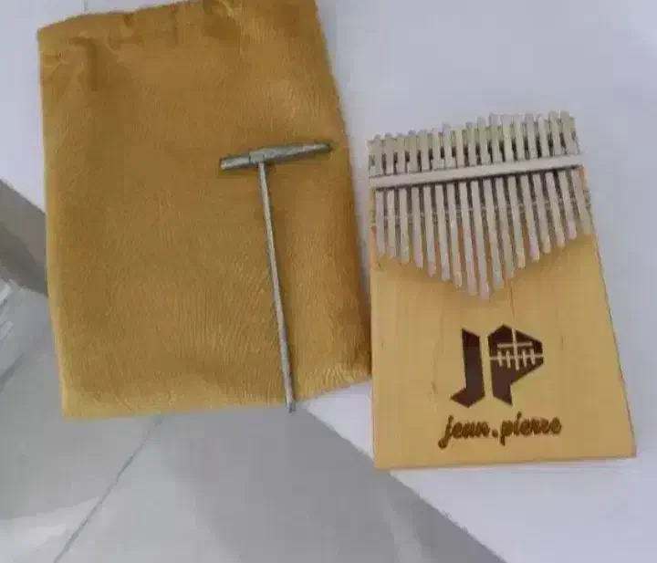 ساز کالیمبا|سازهای بادی|فومن, |دیوار