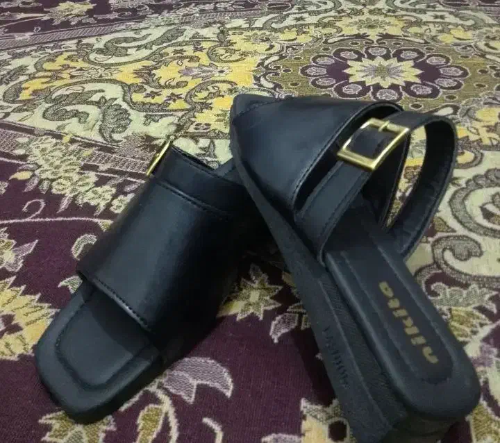 تلویزیون سالم با میز،صندل(دمپایی) نو و مبل سلطنتی|تلویزیون و پروژکتور|خوی, |دیوار