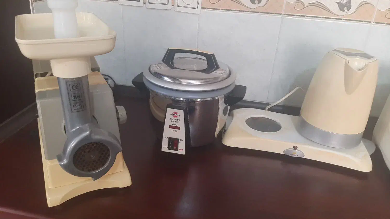 چرخ گوشت|ظروف پخت‌وپز|رودسر, |دیوار