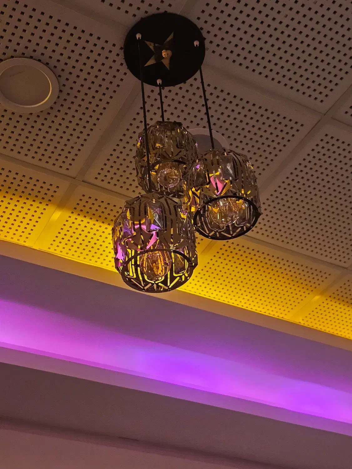 لوستر|لوستر و چراغ آویز|نجف‌آباد, باغ نو|دیوار