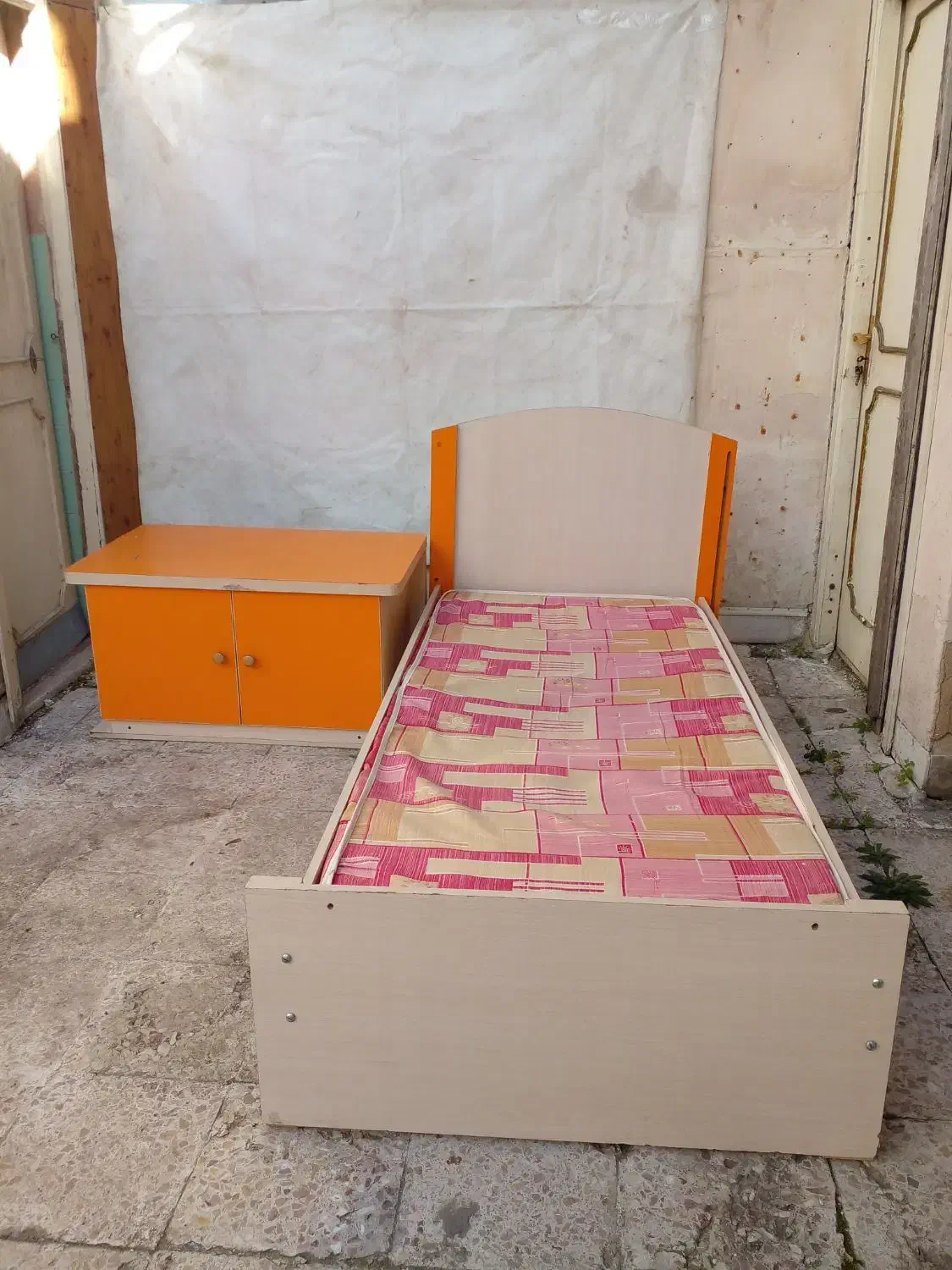 تخت خواب تکنفره ام دی اف باکمد کنار تخت|تخت و سرویس خواب|تنکابن, |دیوار