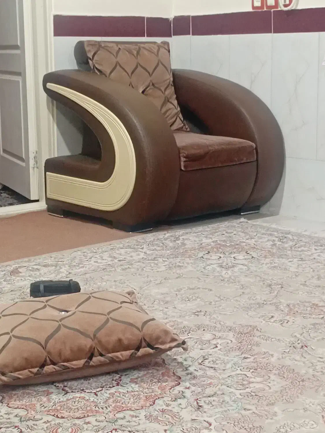 مبل|مبلمان خانگی و میز عسلی|رباط‌کریم, رباط‌کریم|دیوار