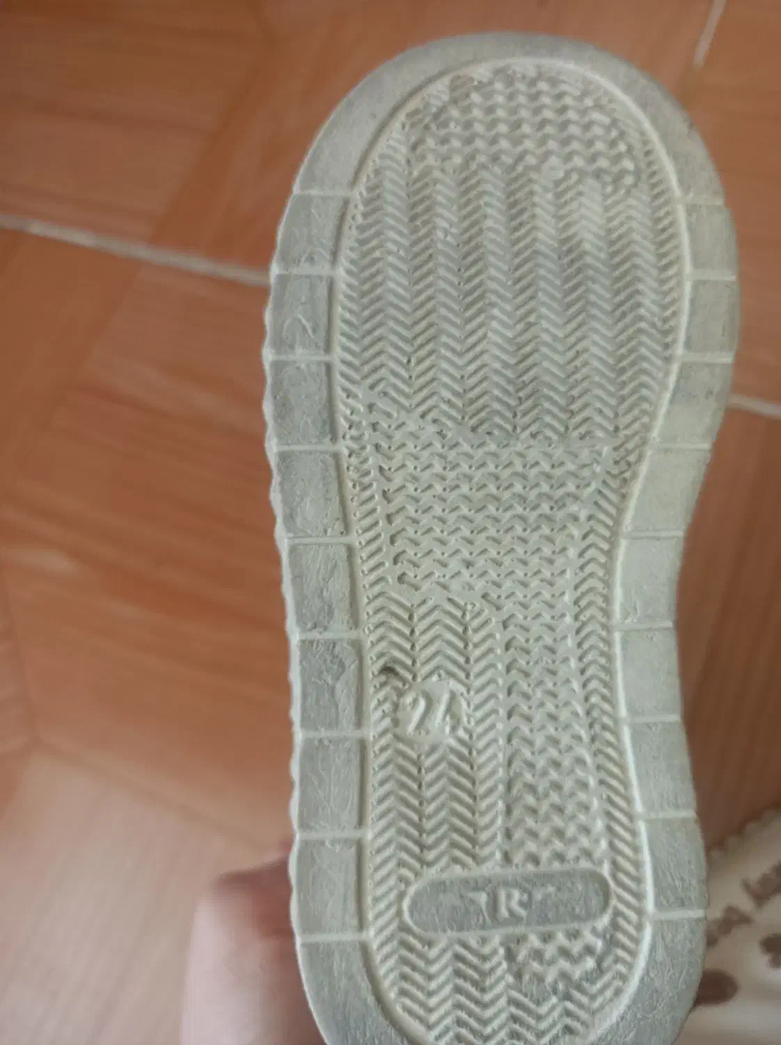 کفش اسپرت|کفش و لباس بچه|شاهین‌شهر, شهرک گلدیس|دیوار