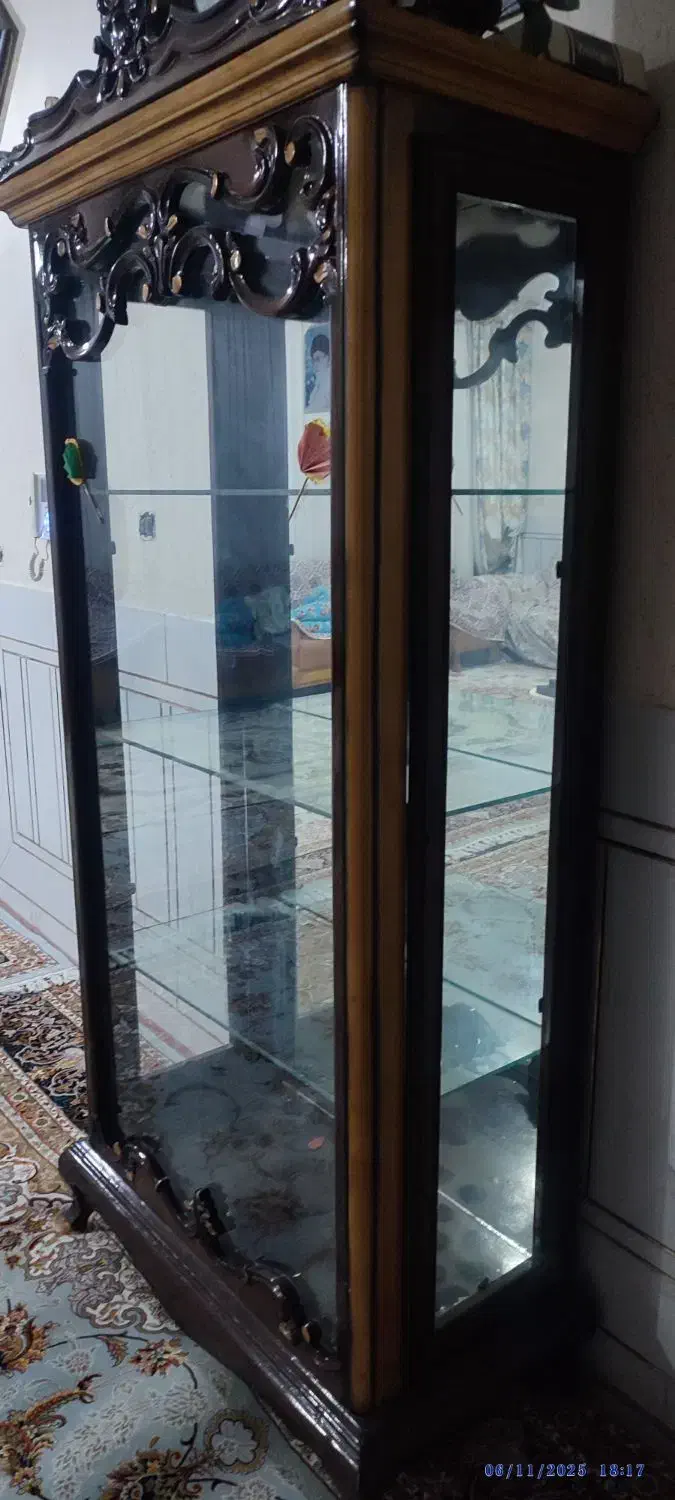 فروش فوری ویترین چوبی|بوفه، ویترین، کنسول|خمینیشهر, |دیوار