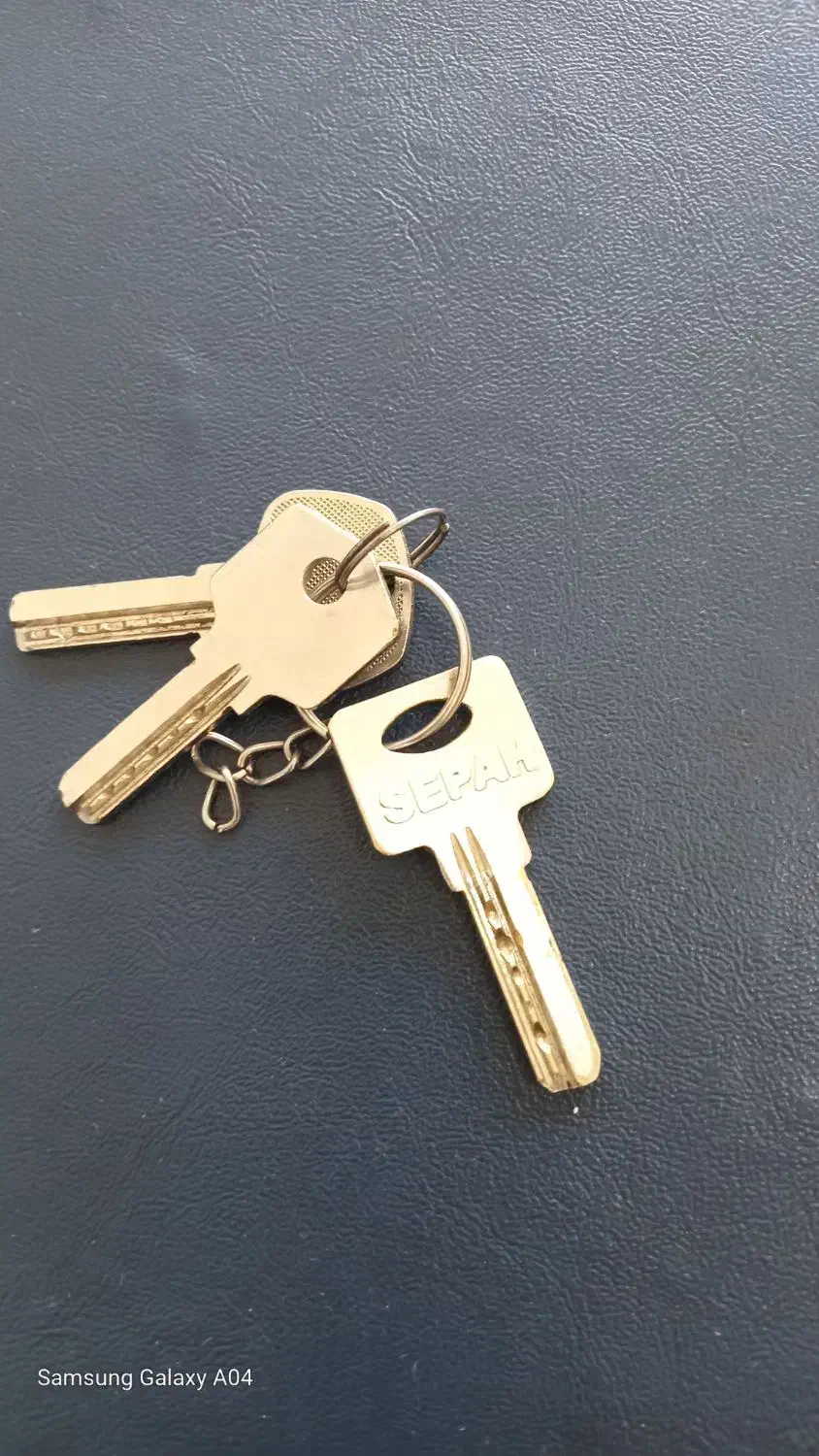 کلید گم کردم|اشیا|نیشابور, بنیاد شهید|دیوار