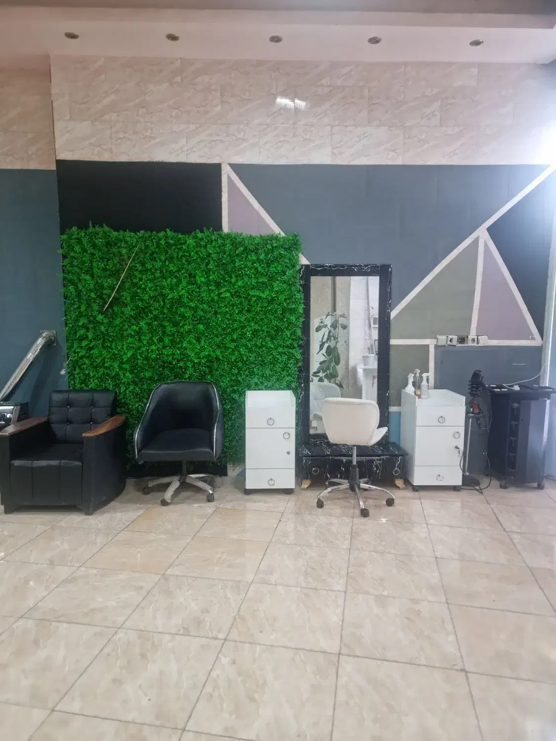 فروش تابلو و وسایل سالن زیبایی|آرایشگاه و سالن‌های زیبایی|یاسوج, |دیوار