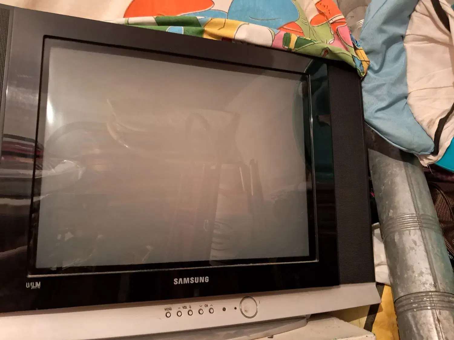 تلویزیون ۲۱ سامسونگ اصل|تلویزیون و پروژکتور|قم, شهرک امام حسین|دیوار