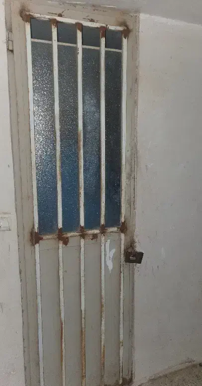 در آهنی انباری قدیمی سنگین|مصالح و تجهیزات ساختمان|گنبد کاووس, |دیوار