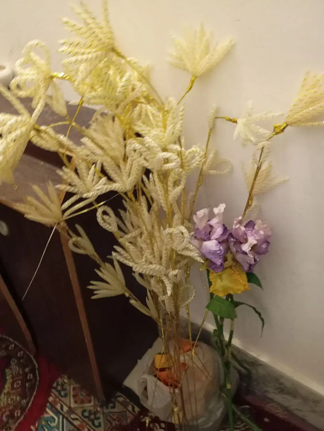 سیزده شاخه گل پر بدون گلدان|گل مصنوعی|مشهد, طلاب|دیوار