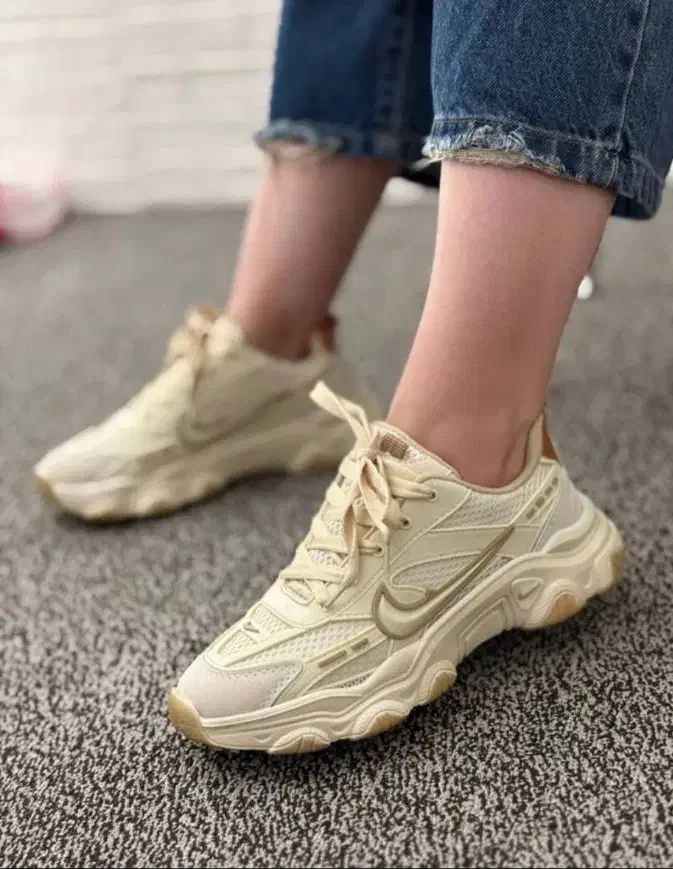 کتونی زنانه کرم نسکافه ای|کیف، کفش، کمربند|ملایر, |دیوار