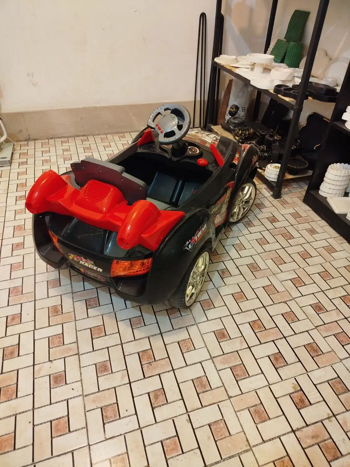 ماشین شارژی|اسباب‌بازی بچه|اندیشه, اندیشه فاز ۴|دیوار