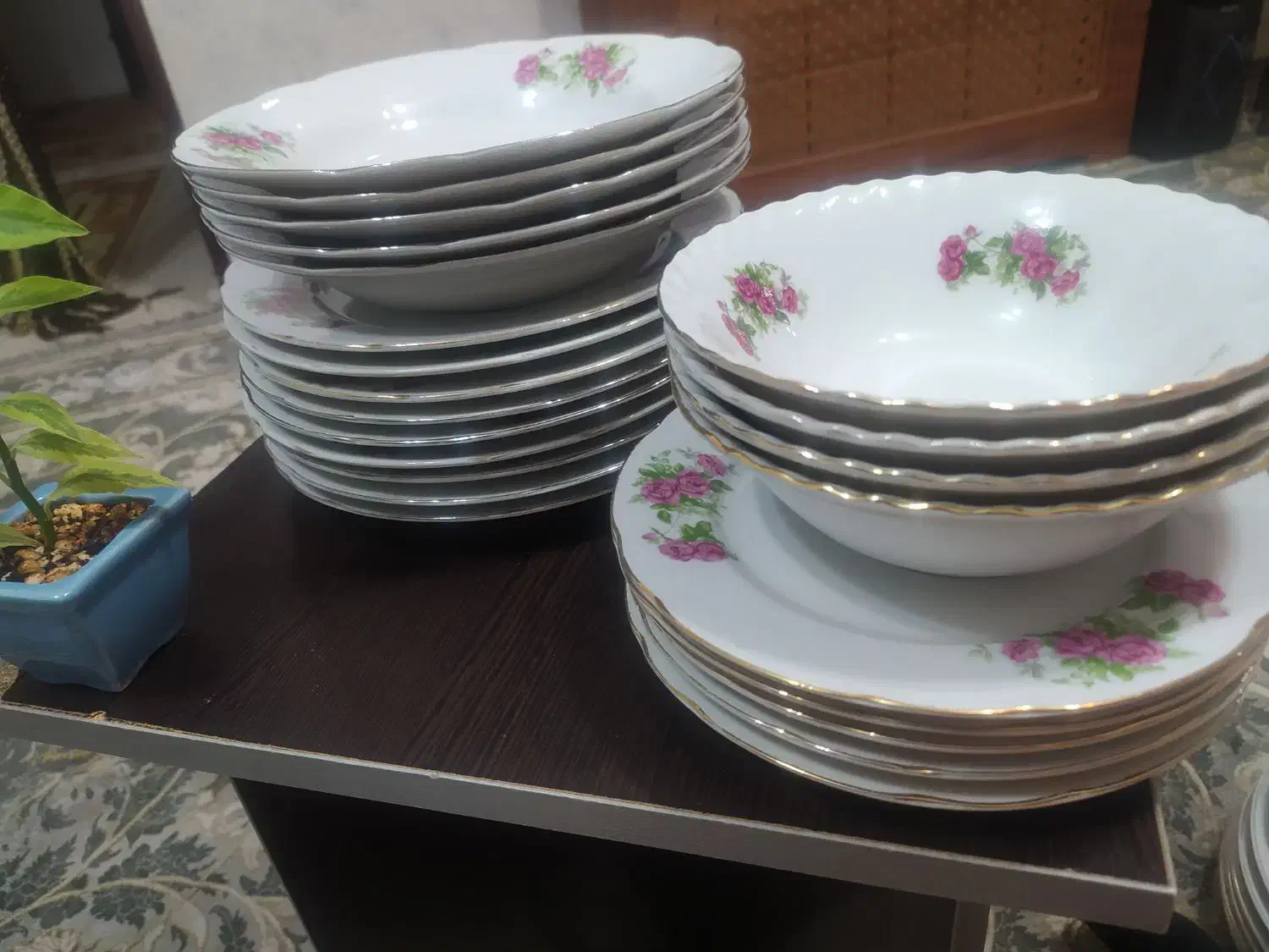 ظروف گل قرمزی|ظروف سرو و پذیرایی|فولادشهر, C1|دیوار