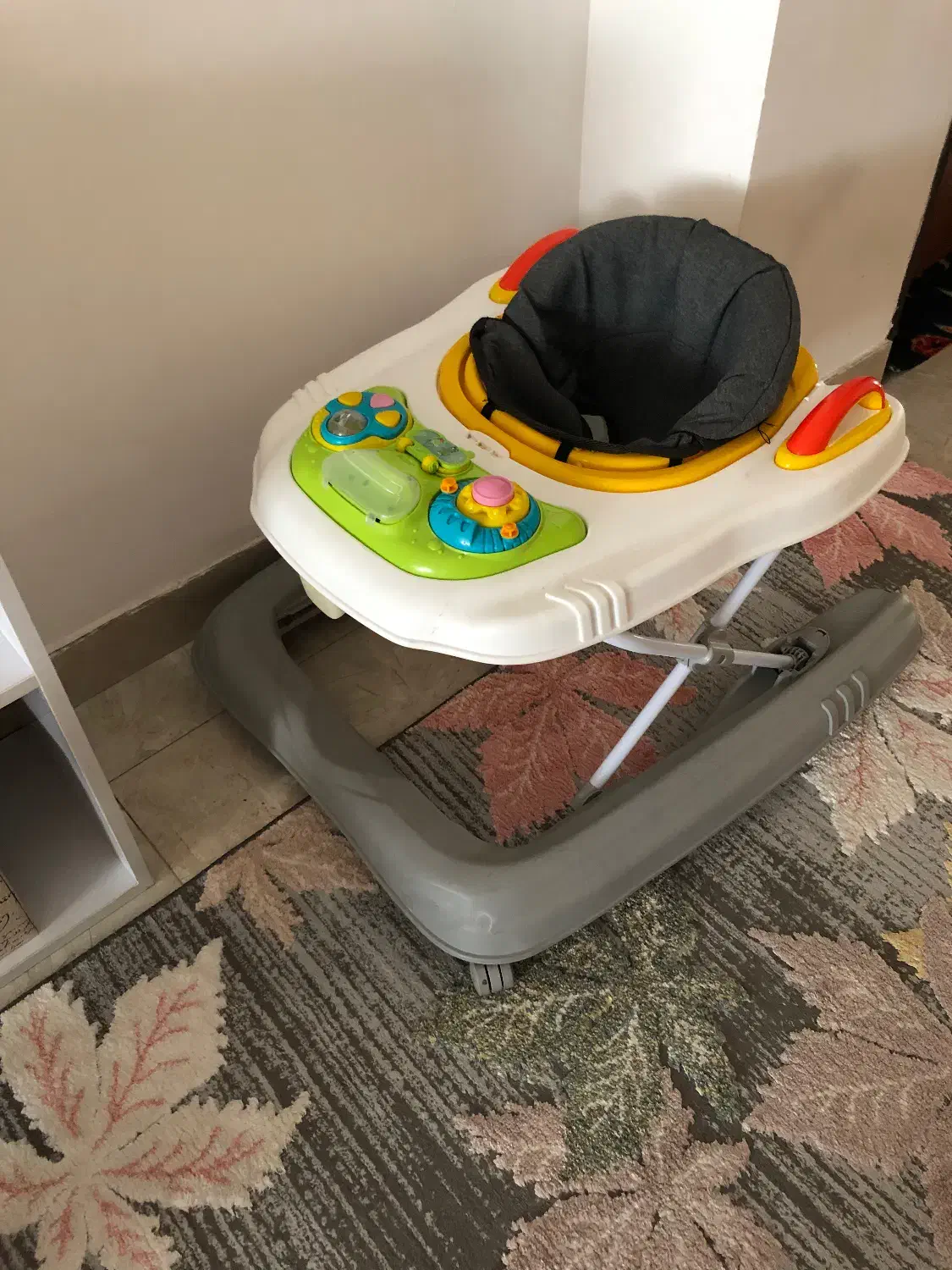 رورویک بچه|اسباببازی|پرهسر, |دیوار