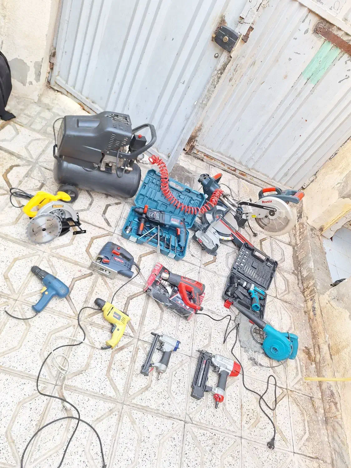 ابزار ام دی اف وسایل نجاری فارسی بر پمپ باد ۲۵لیتر|ماشینآلات صنعتی|مشهد, امیر آباد|دیوار