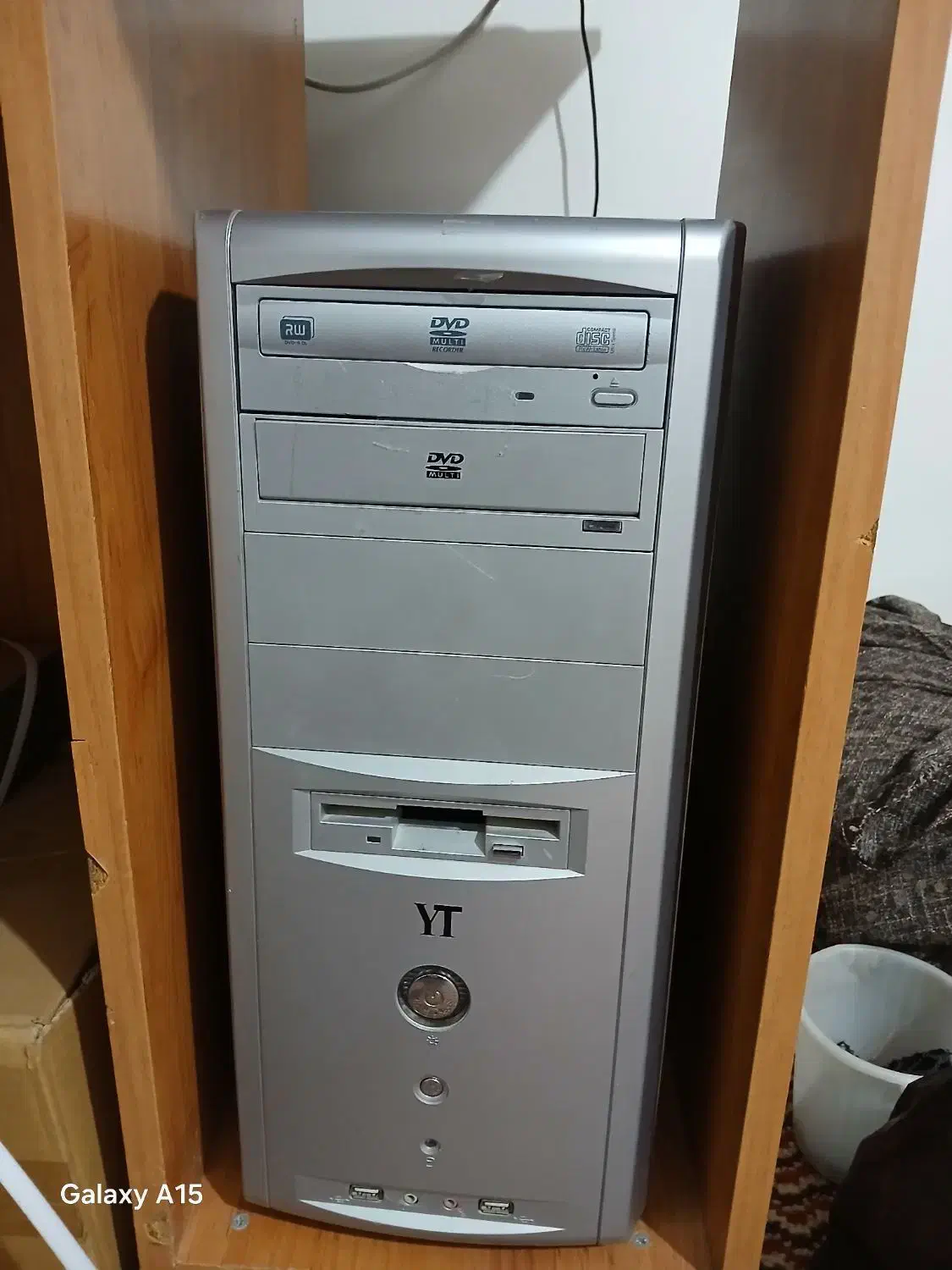 کامپیوتر|رایانه رومیزی|زبرخان, |دیوار