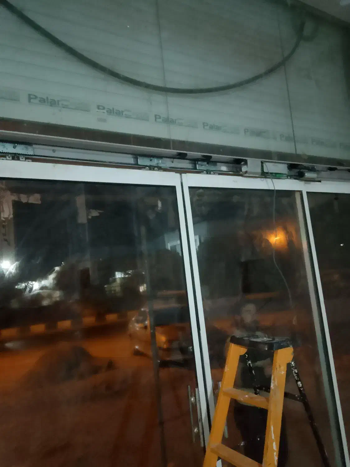 نصب شیشه ساختمانی سوله با بهترین نصب قیمت مناسب|خدمات پیشه و مهارت|چناران, |دیوار