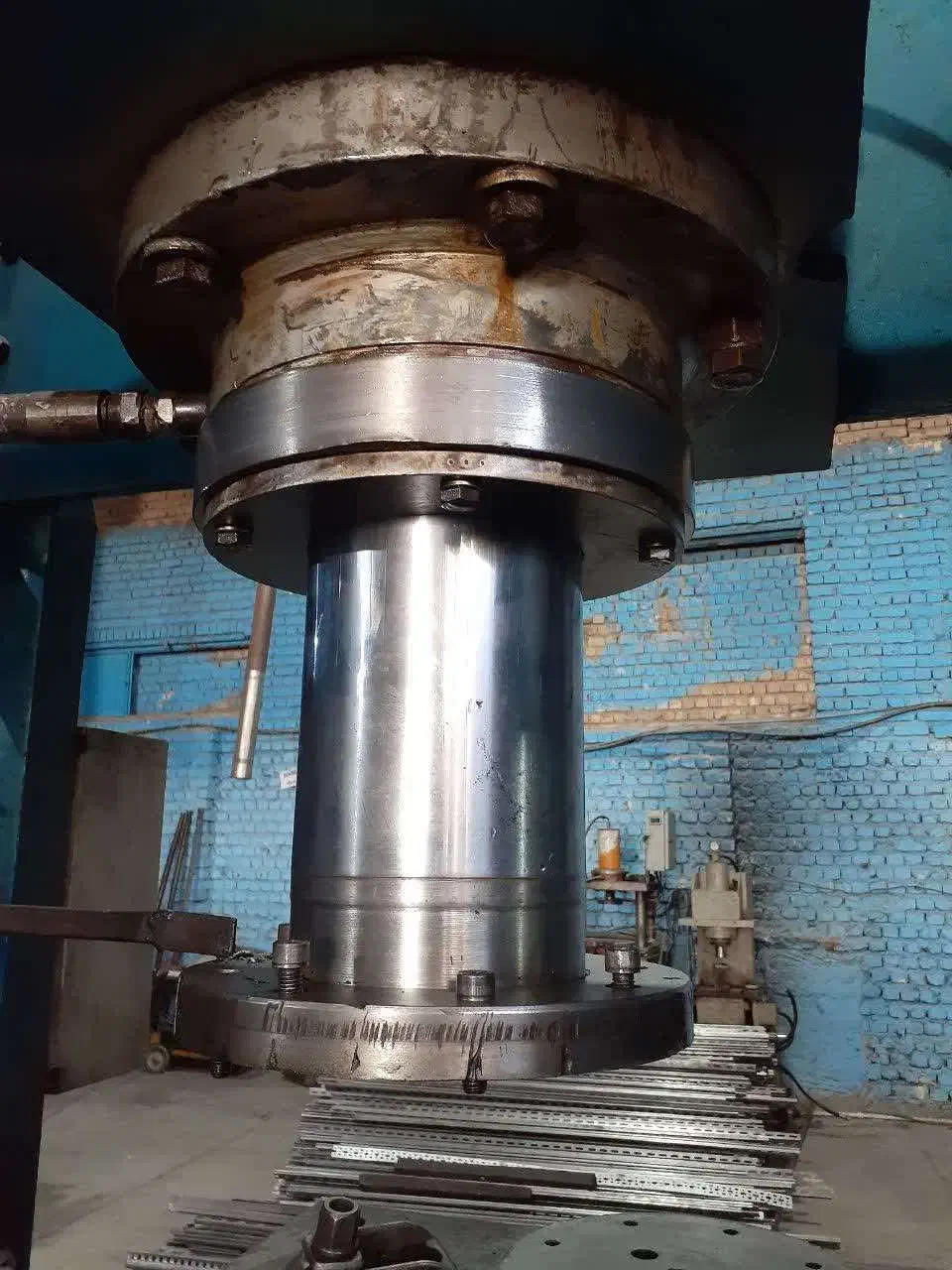 پرس هیدرولیک 200تن وگیوتین 2میل|ماشین‌آلات صنعتی|اصفهان, حصه جنوبی|دیوار