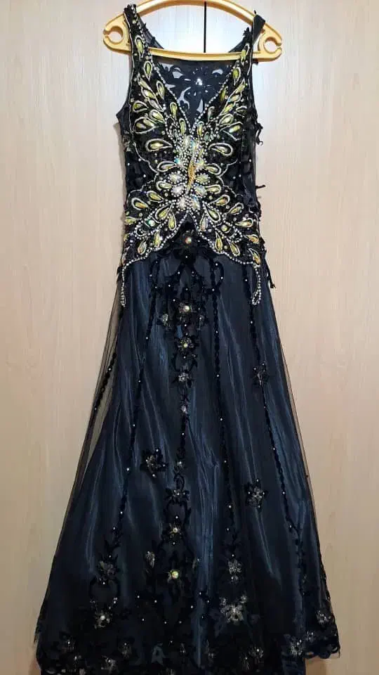 لباس مجلسی|لباس|تبریز, |دیوار