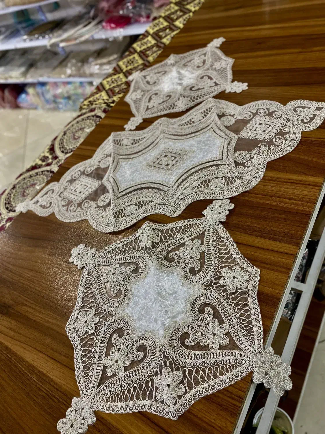 رومیزی دانتل ۳ تیکه وارداتی|پرده، رانر، رومیزی|قم, ولیعصر|دیوار