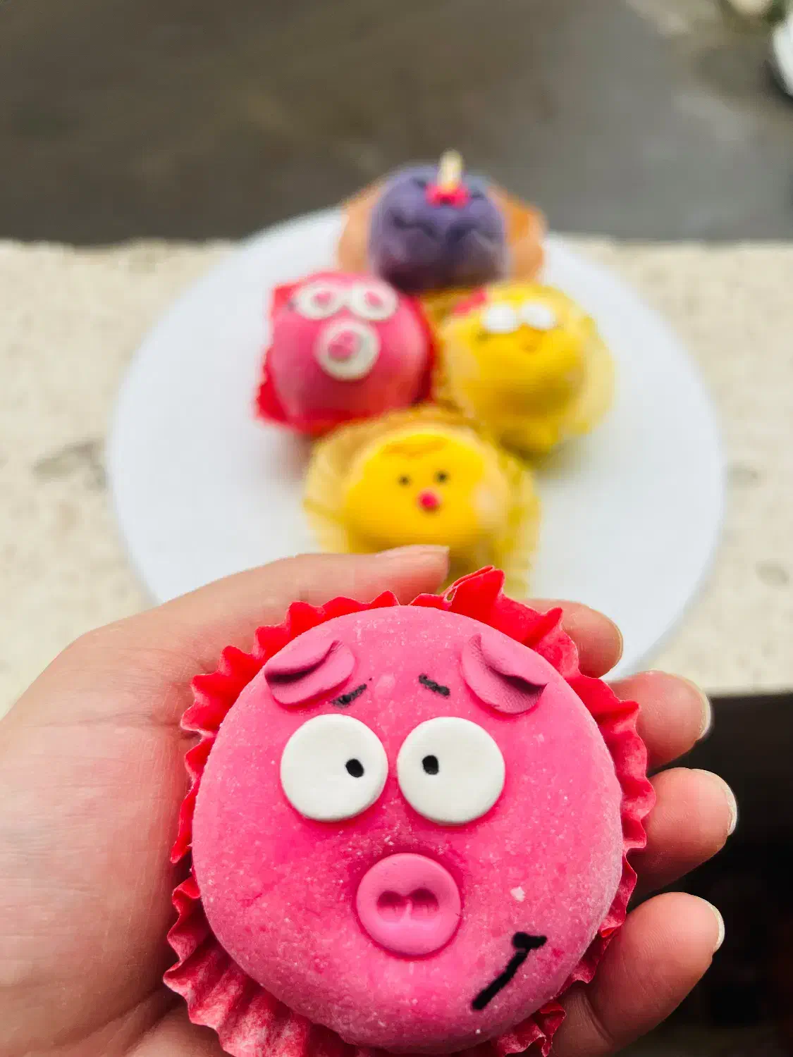 موچی|خوردنی و آشامیدنی|رشت, سیا اسطلخ|دیوار