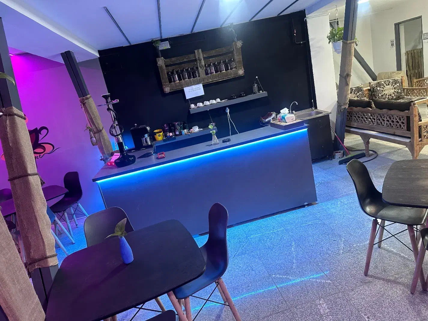 اجاره قسمت کافی شاپ|اجارهٔ مغازه و غرفه|کرمان, |دیوار