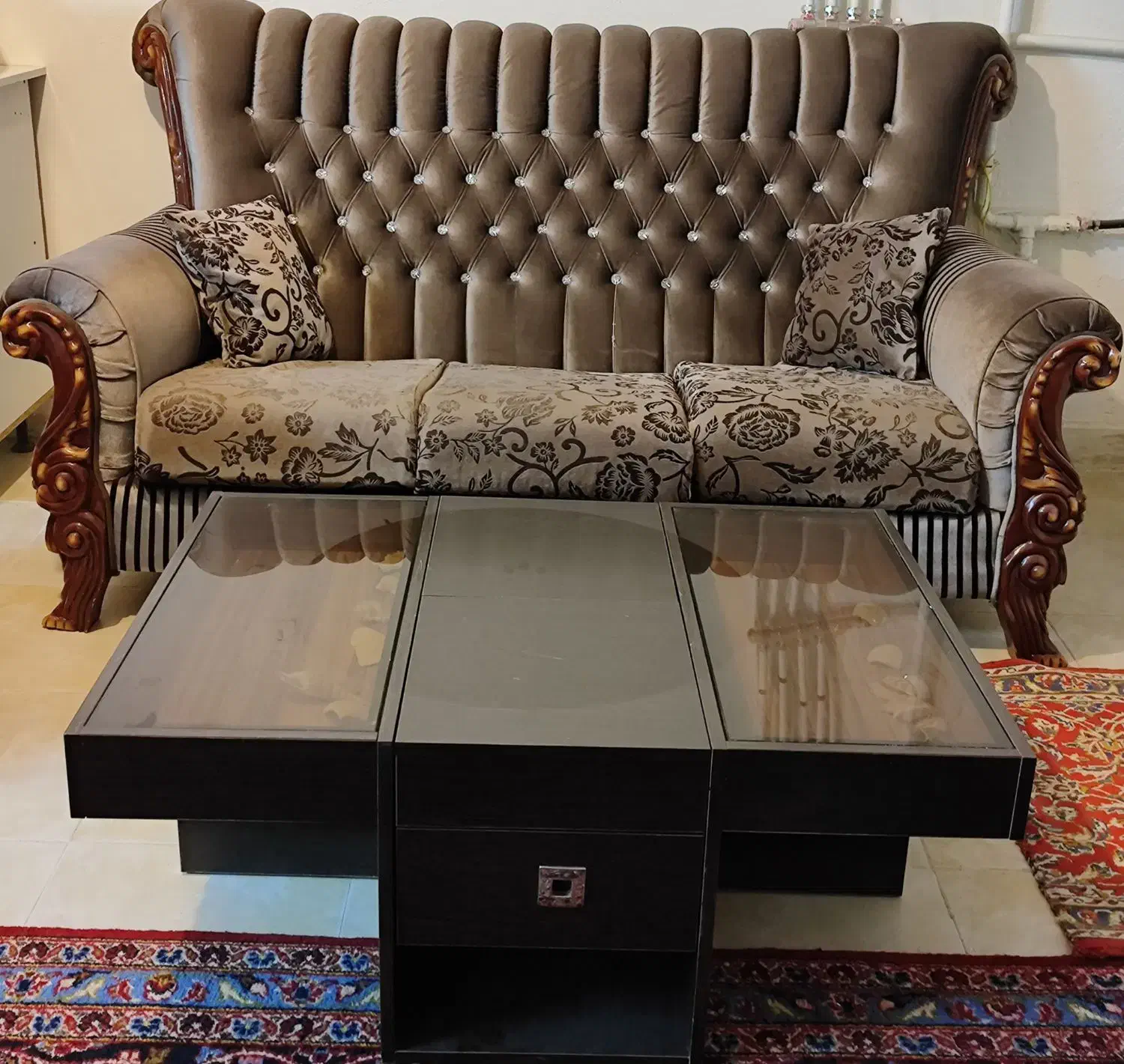 مبل راحتی ۷ نفره به همراه میز وسط|مبلمان خانگی و میز عسلی|دلیجان, |دیوار