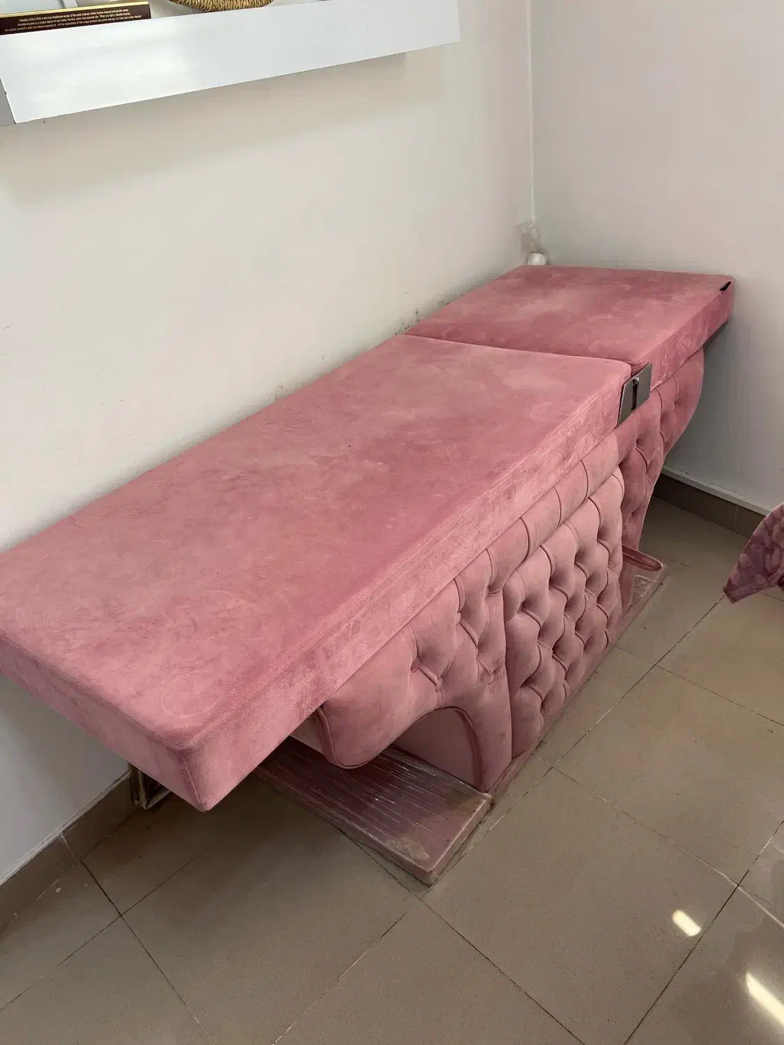 فروش‌ تخت مژه سالن زیبایی|آرایشگاه و سالن‌های زیبایی|رشت, دیلمان|دیوار