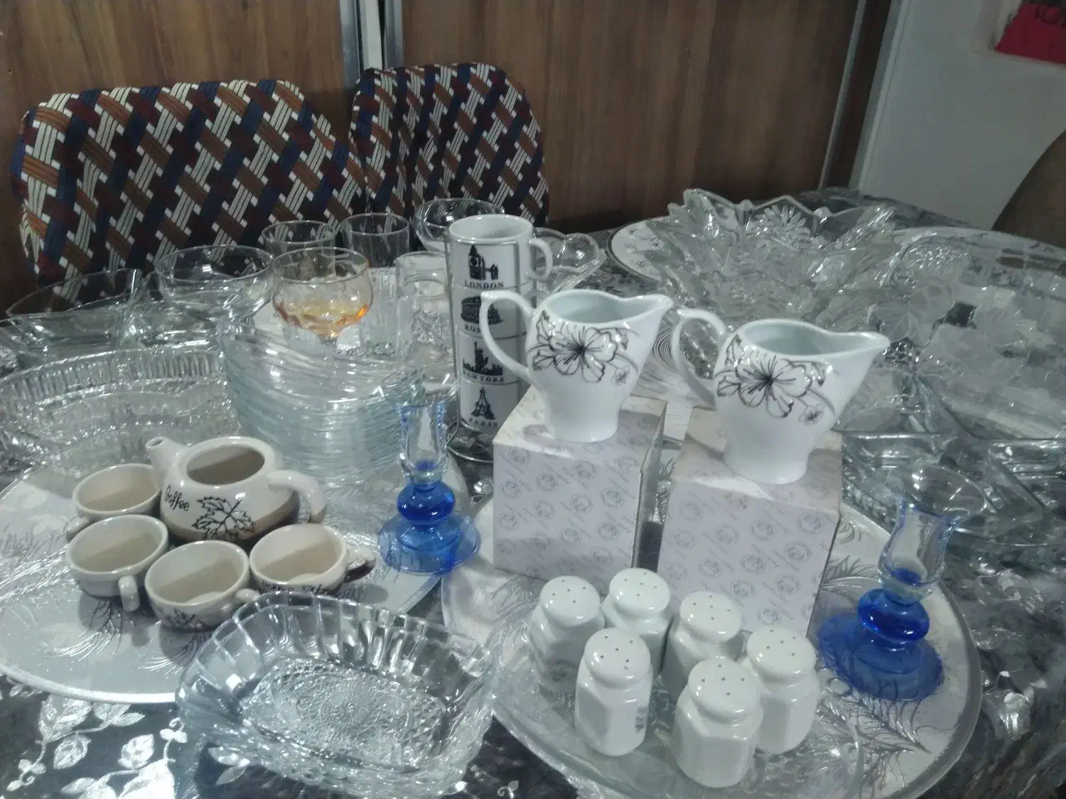 تعدادی اثاث به فروش میرسد|ظروف نگهدارنده، پلاستیکی، یکبارمصرف|مهاجران, |دیوار